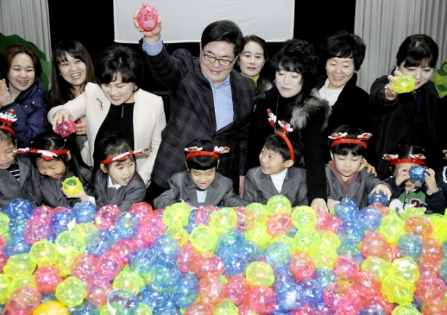 20151222-민간어린이집연합회 사랑나눔 저금통 모으기 행사 131386.JPG