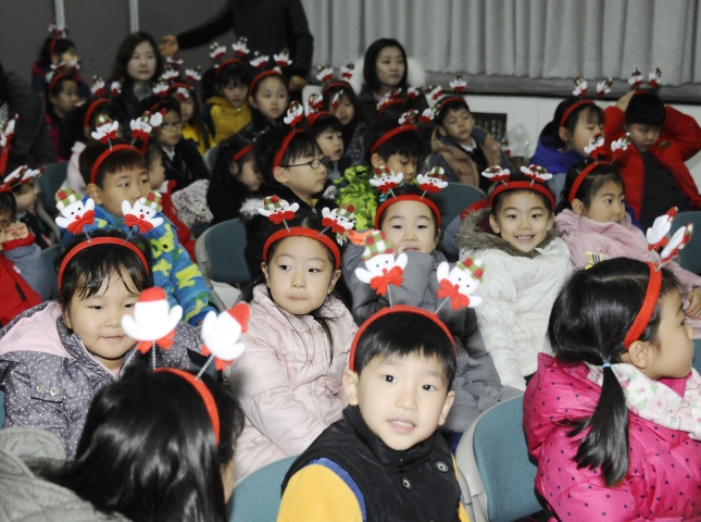 20151222-민간어린이집연합회 사랑나눔 저금통 모으기 행사 131351.JPG