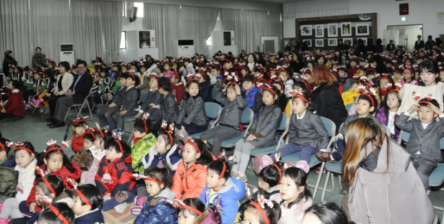 20151222-민간어린이집연합회 사랑나눔 저금통 모으기 행사 131392.JPG