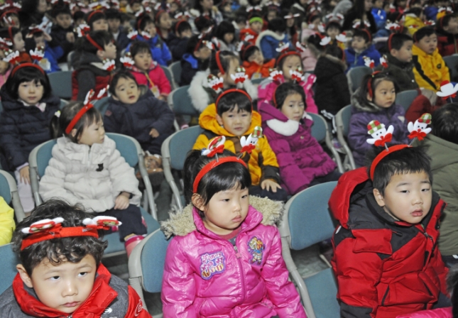 20151222-민간어린이집연합회 사랑나눔 저금통 모으기 행사 131352.JPG