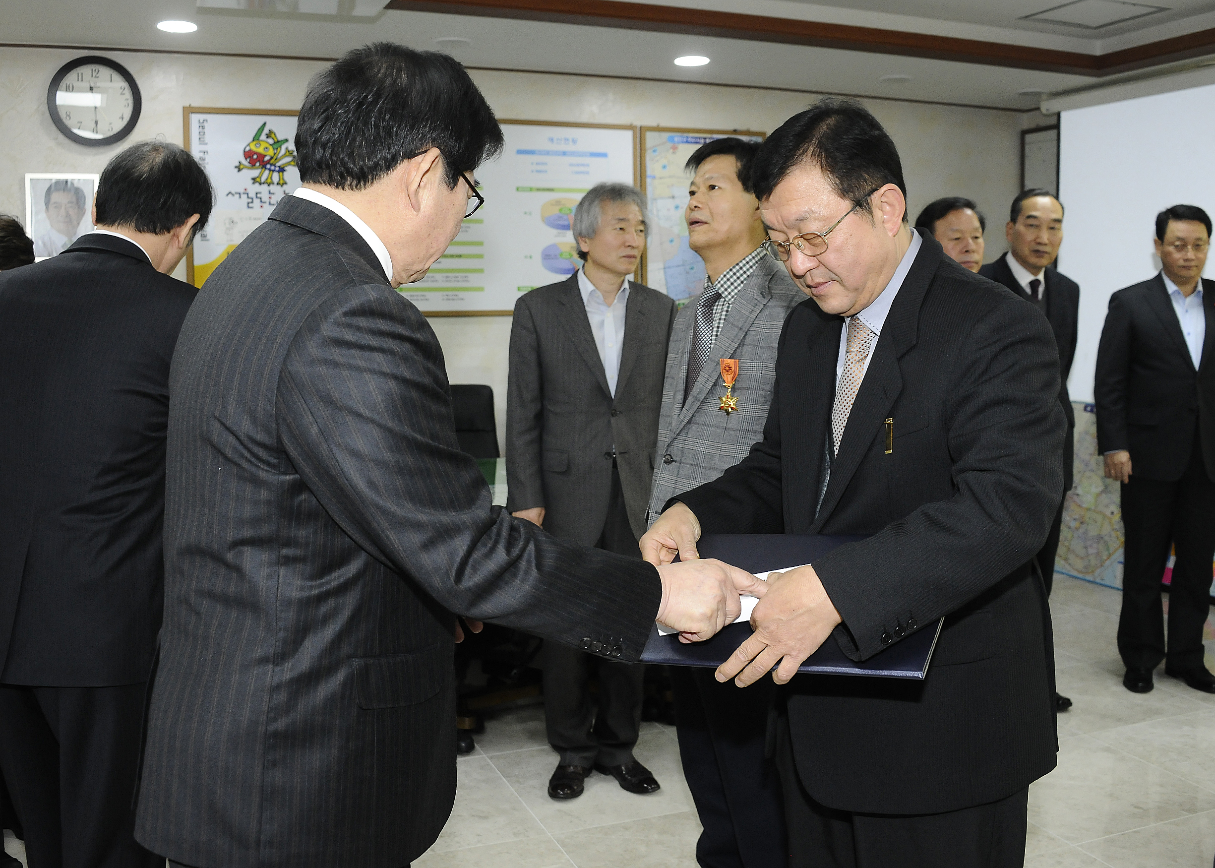 20141229-2014년 하반기 퇴직공무원 정부포상전수 111303.JPG