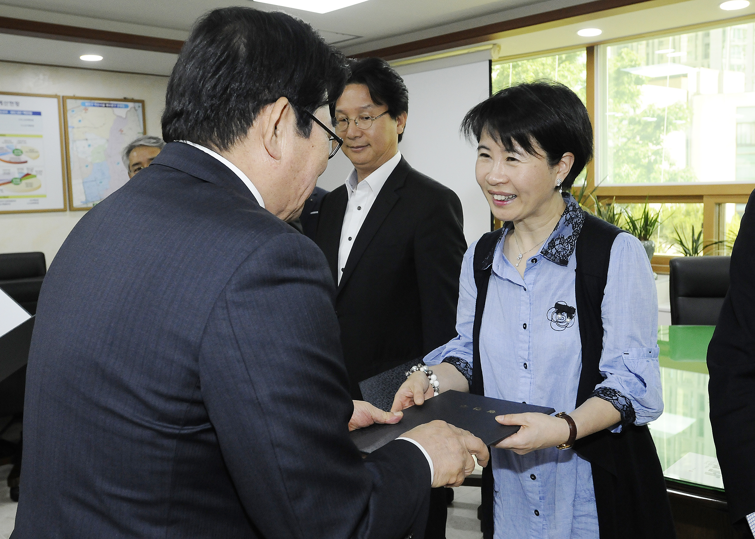 20160512-건축심의위원회 위원 위촉장 수여 136556.JPG