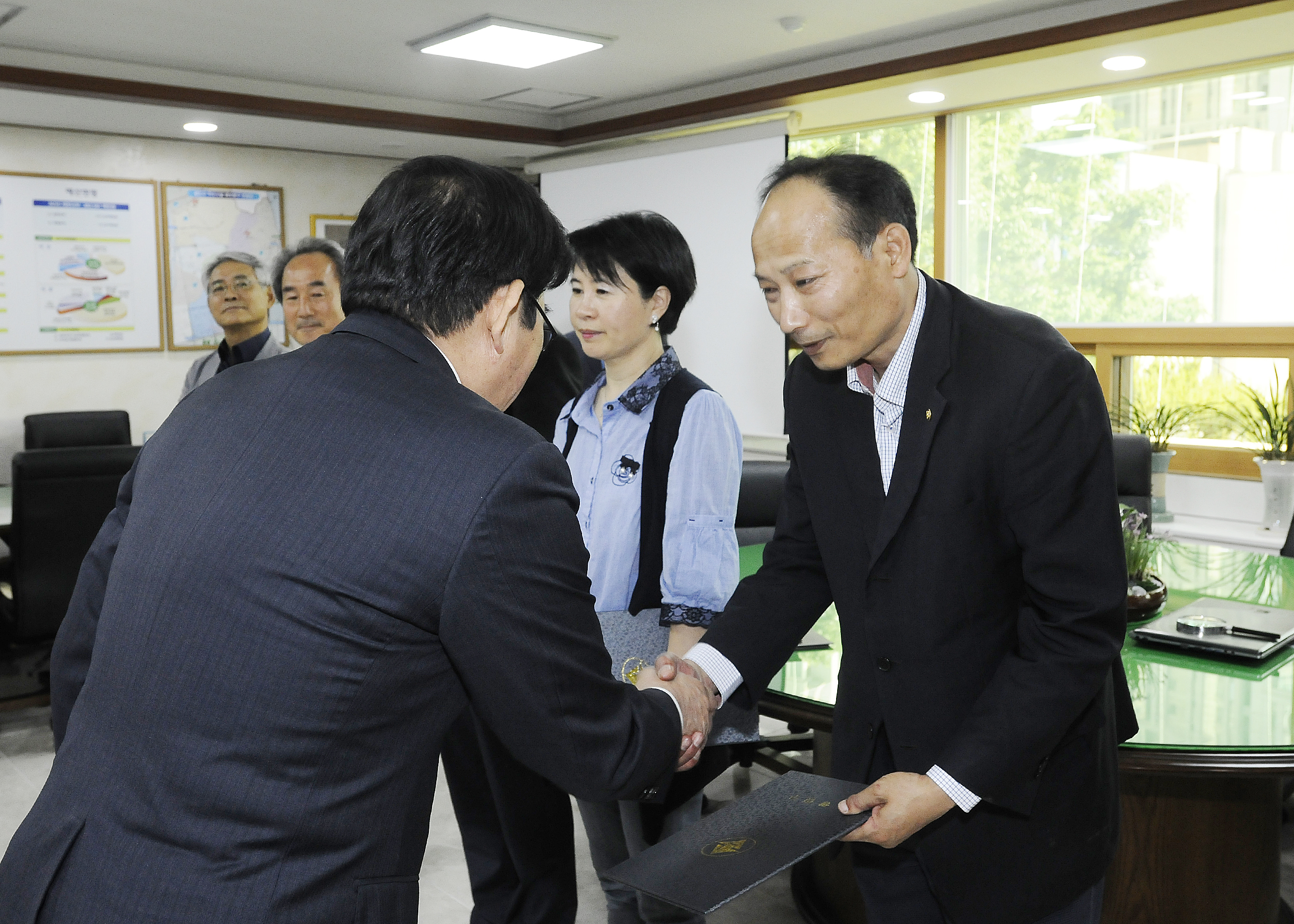 20160512-건축심의위원회 위원 위촉장 수여 136560.JPG