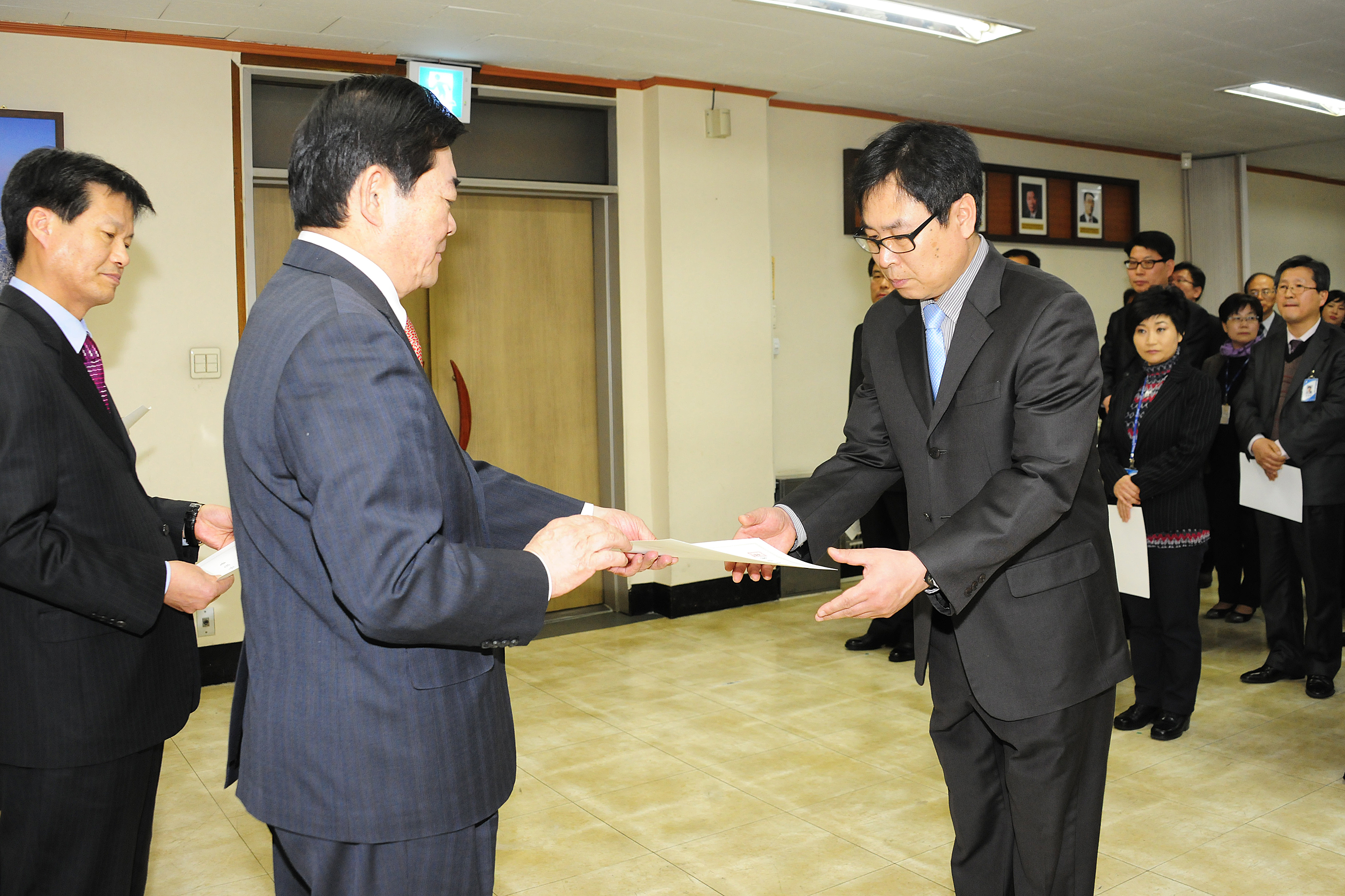 20120312-6급이하공무원 전입 및 승진 전보 발령 50776.JPG