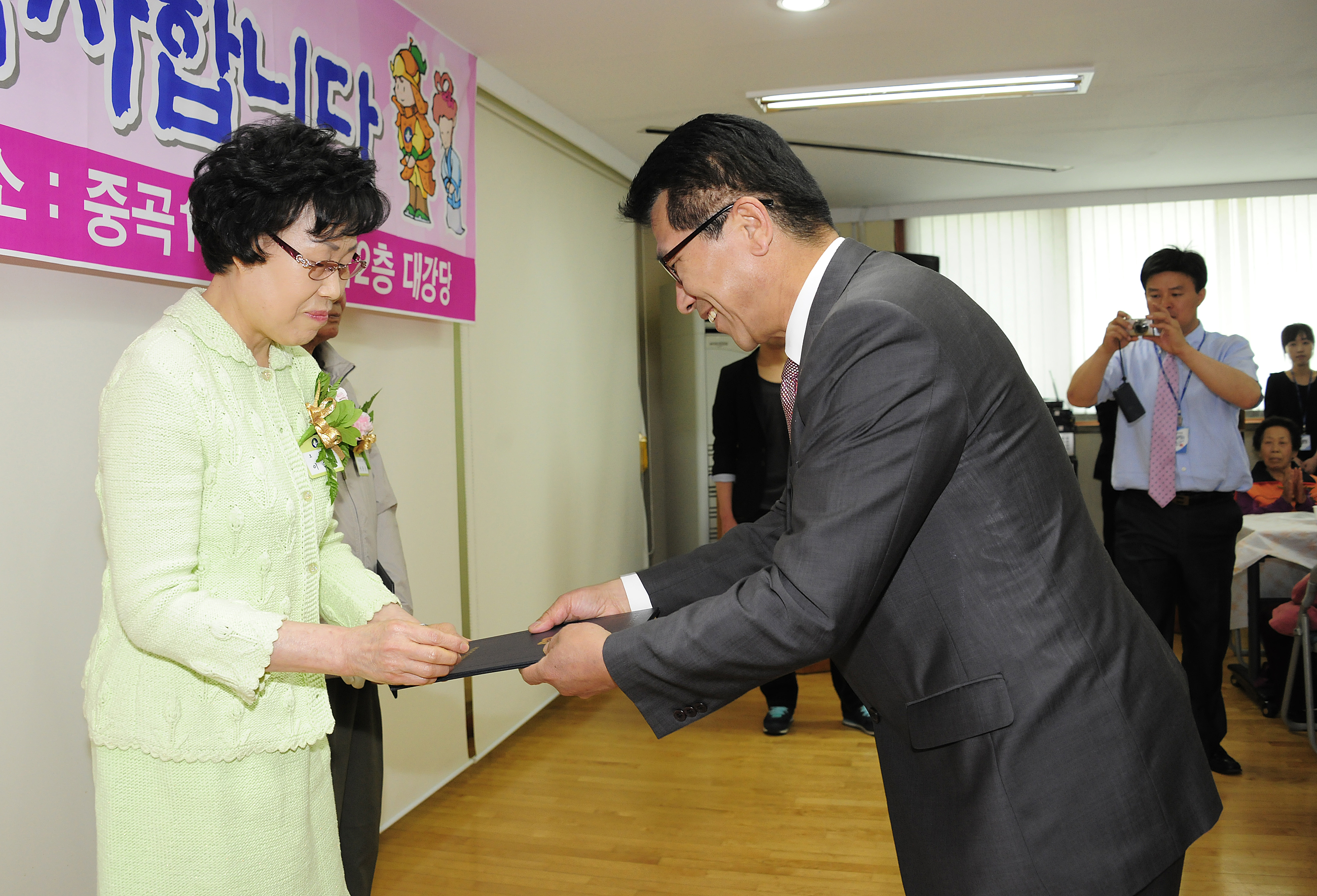 제40회 어버이날 기념 경로잔치 53595.JPG