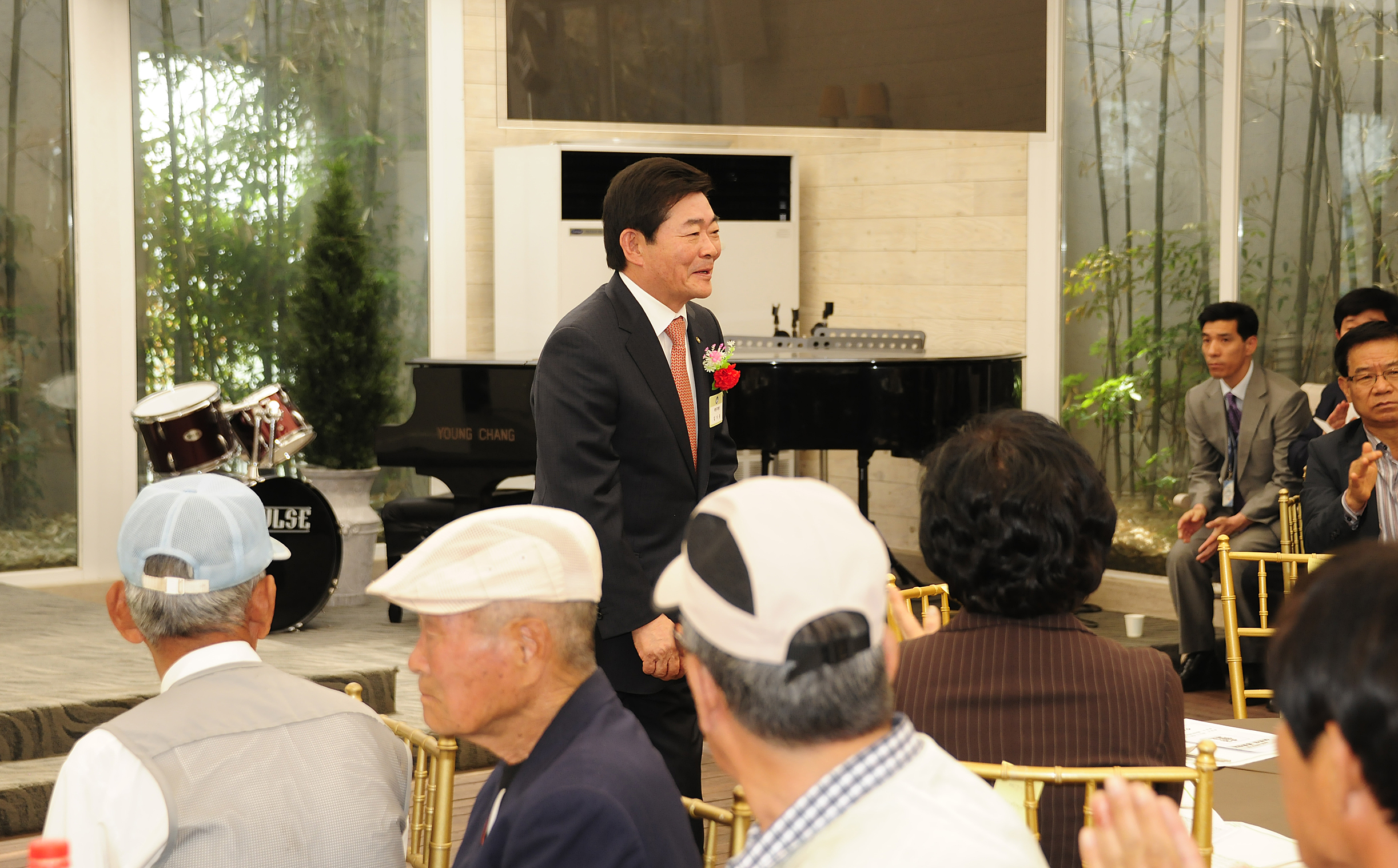 제40회 어버이날 기념 경로잔치 53647.JPG