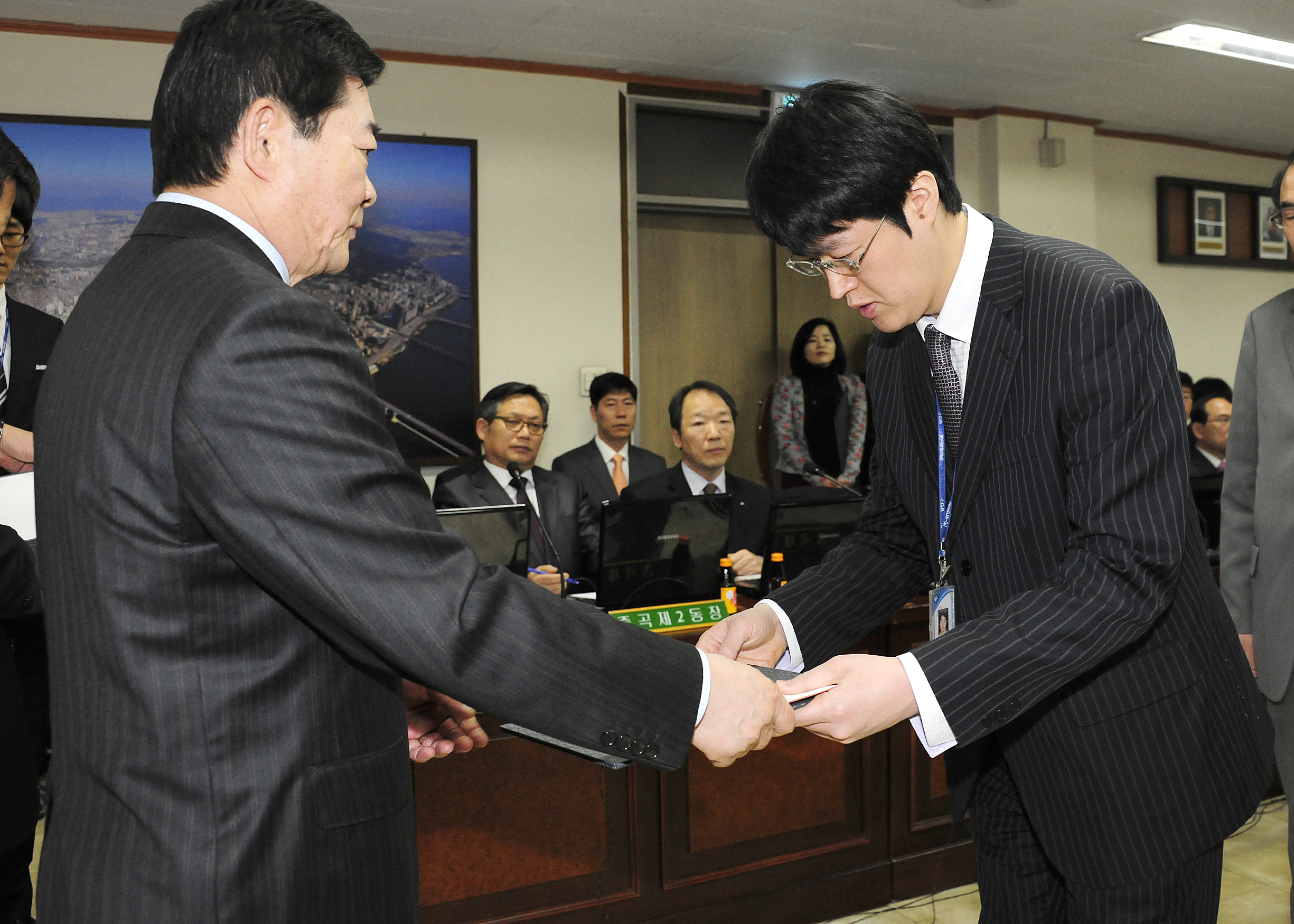 20120322-구 동 확대간부회의 표창 전수 51396.JPG