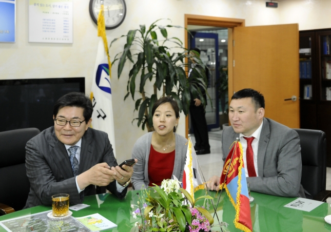 20150504-몽골 항올구 방문단 예방 118342.JPG