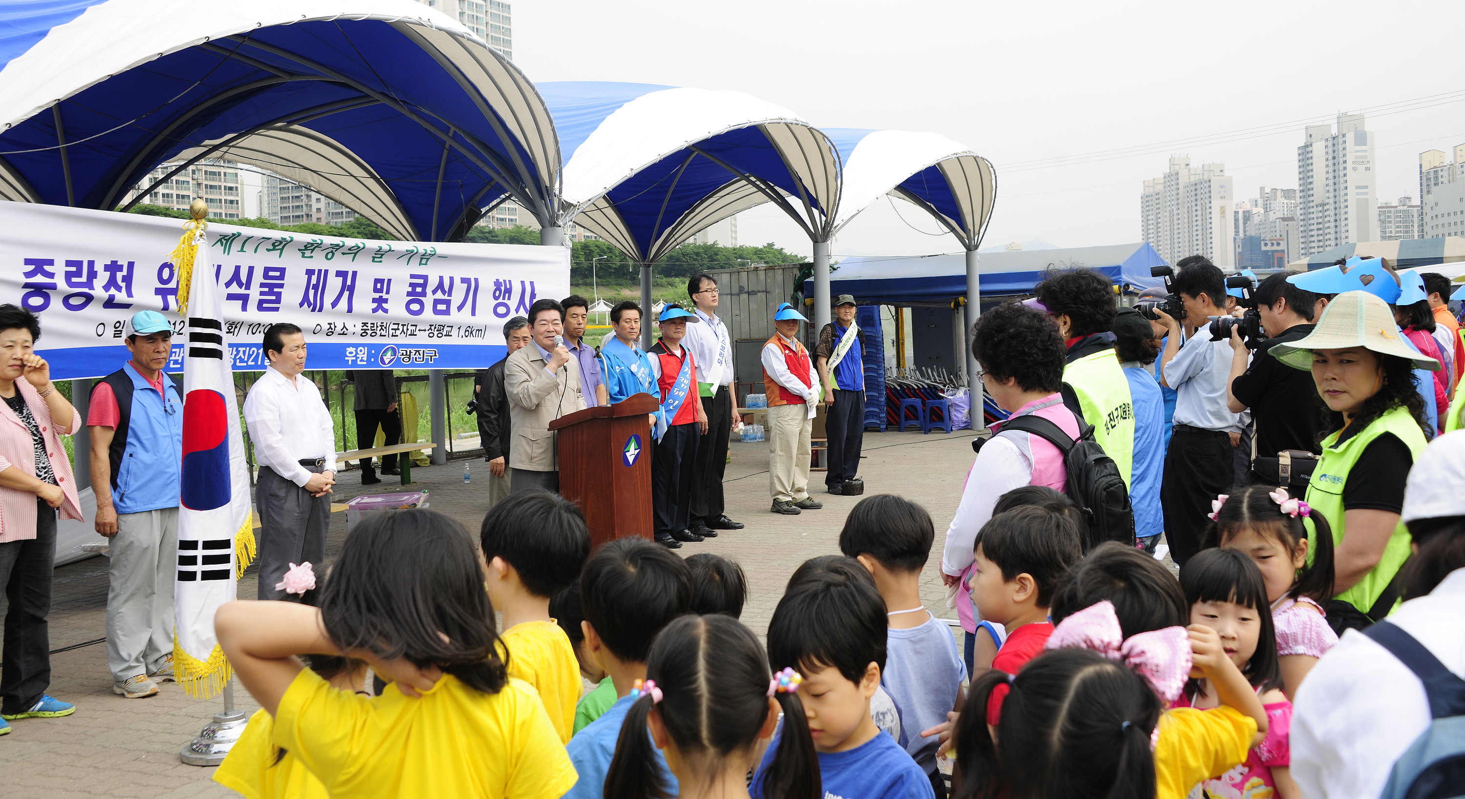 20120529-중랑천 위해식물 제거 및 콩심기 행사 55255.JPG