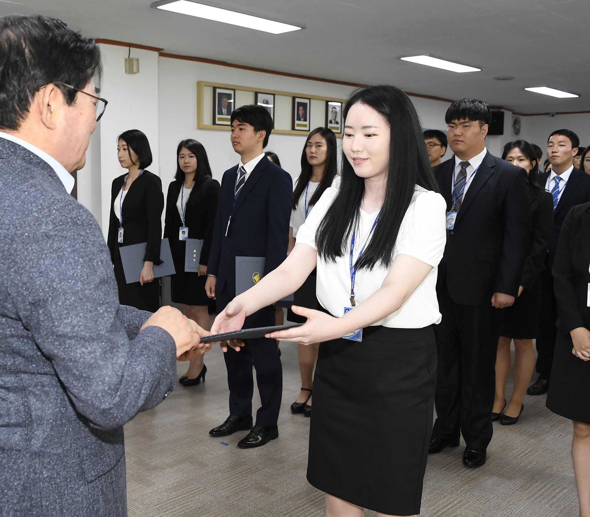 20170703-사회복지 신규직원 발령장 수여 158446.jpg