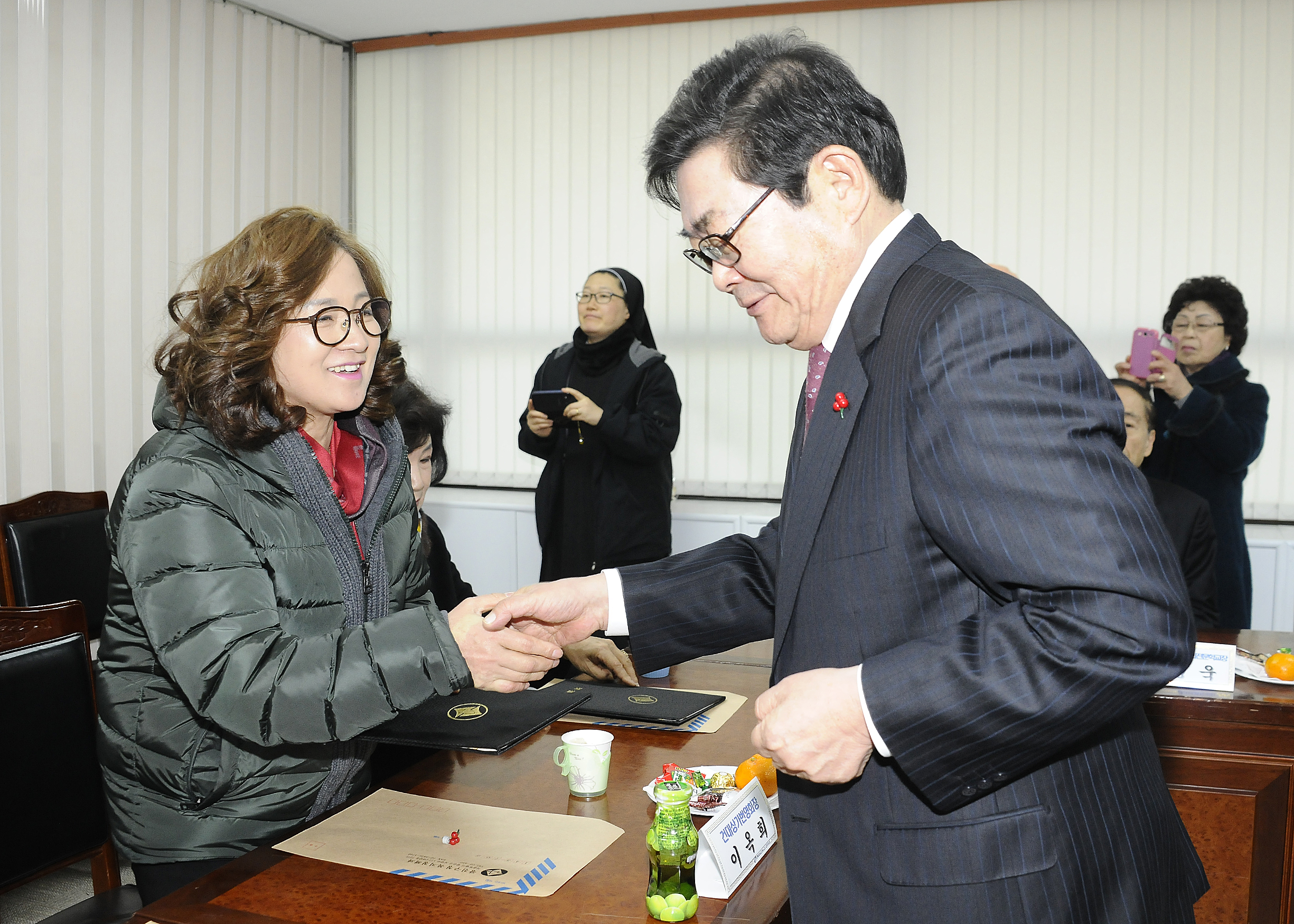 20141226-2014년 이웃돕기 우수후원자 감사장 전달식 111245.JPG