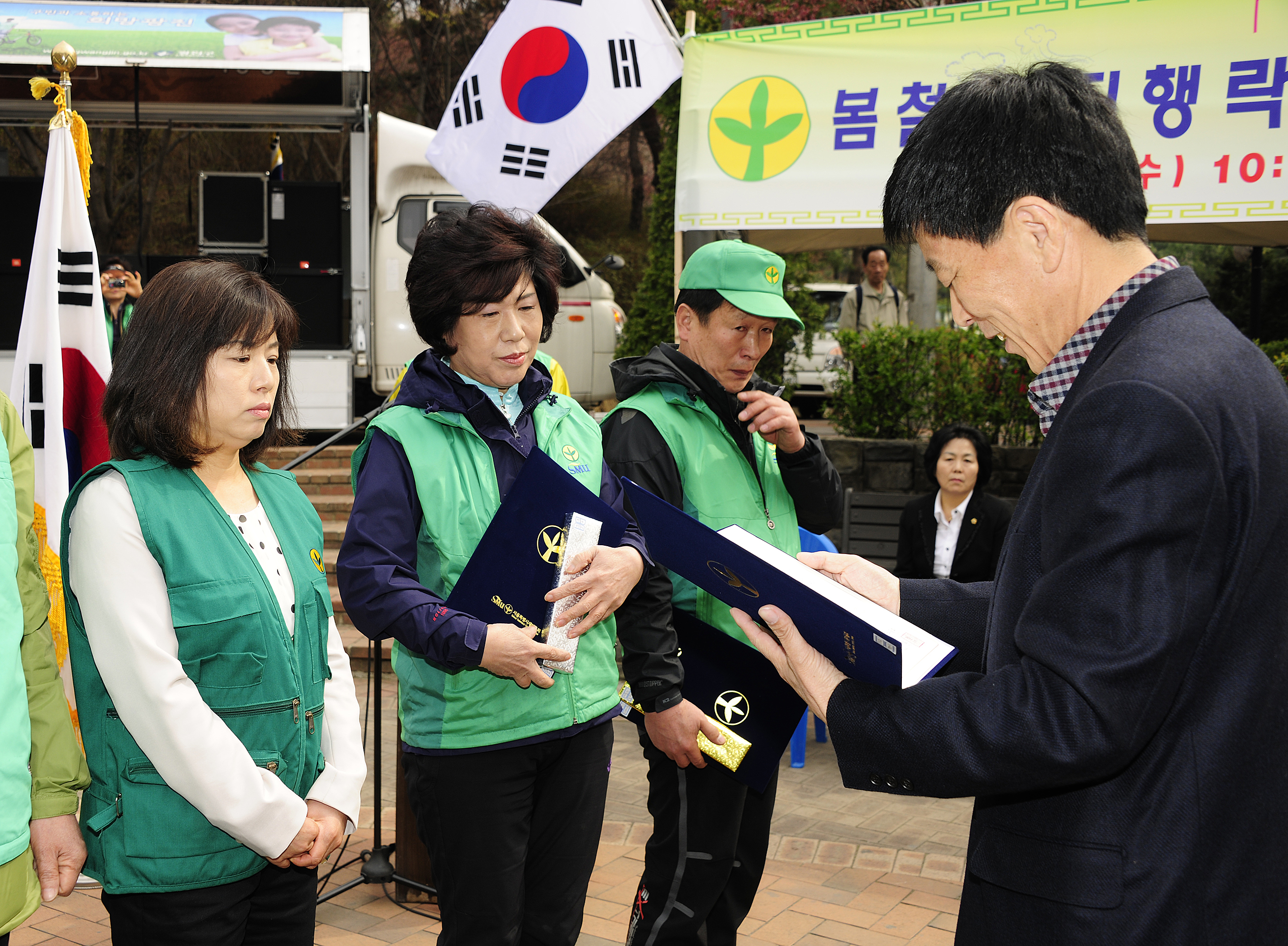 20120418-제2회 새마을의 날 기념 아차산 환경정화 활동 및 캠페인 51968.JPG