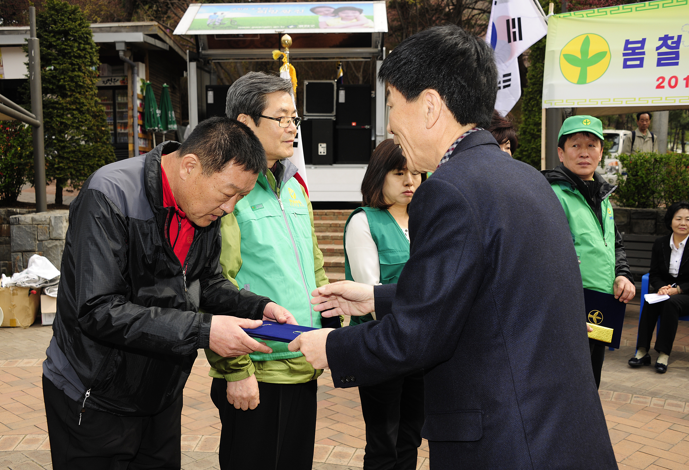 20120418-제2회 새마을의 날 기념 아차산 환경정화 활동 및 캠페인 51974.JPG