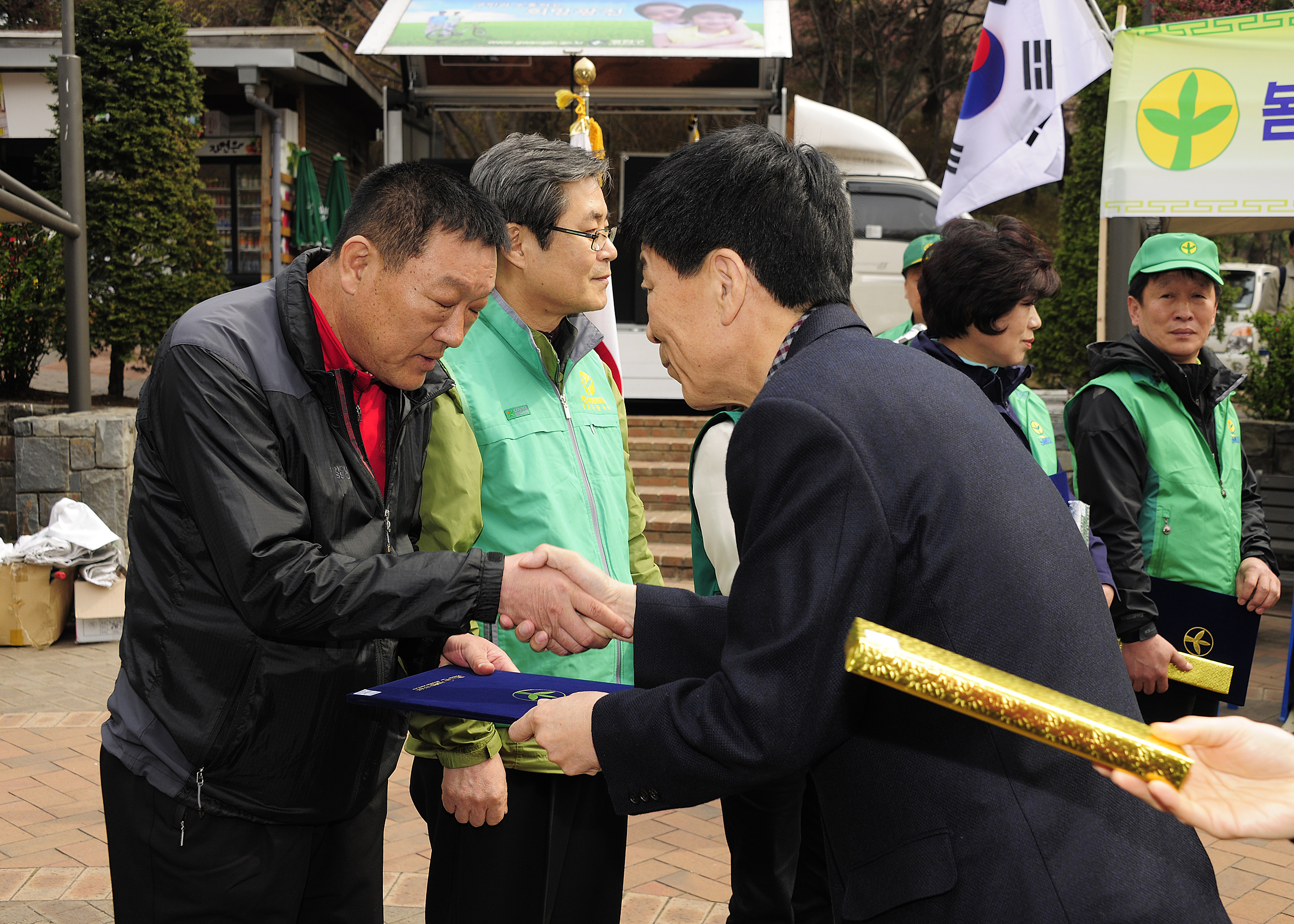 20120418-제2회 새마을의 날 기념 아차산 환경정화 활동 및 캠페인 51975.JPG