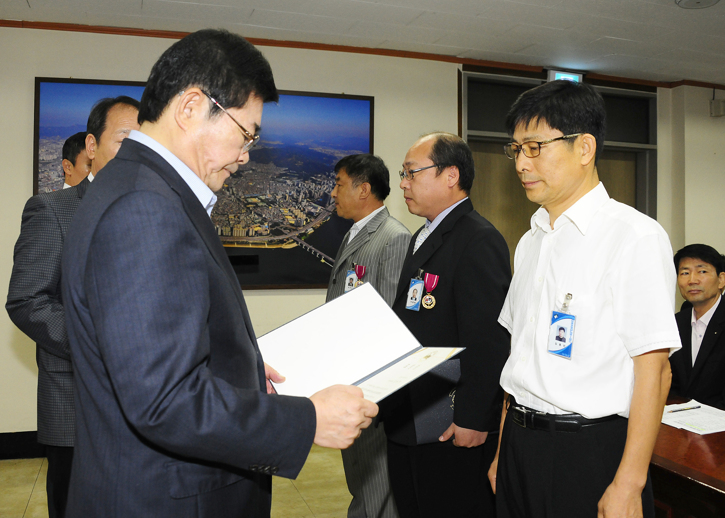 20120705-구 확대간부회의 표창장 수여 57869.JPG