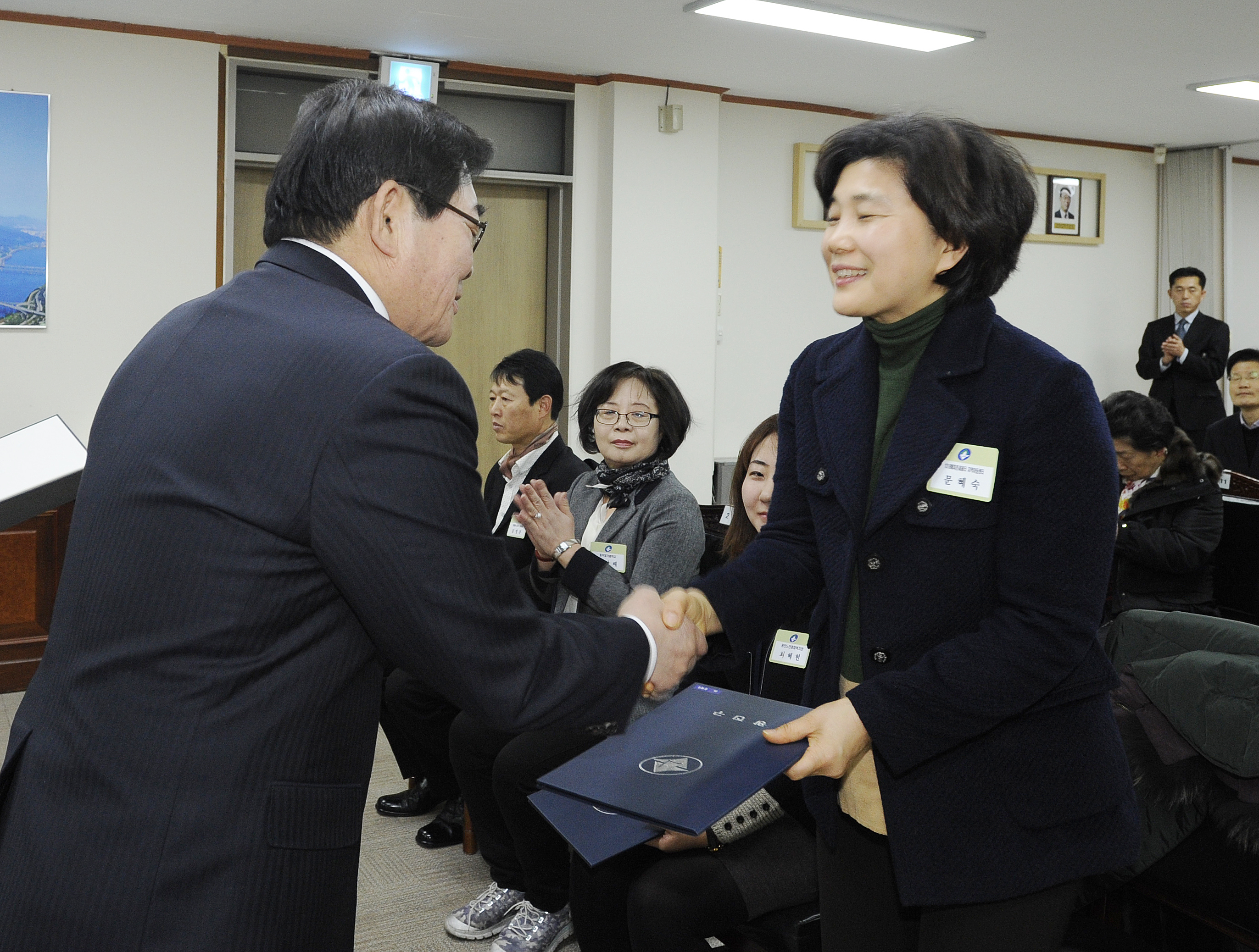 20160121-2016년 1월 정기구민표창수여 133228.JPG