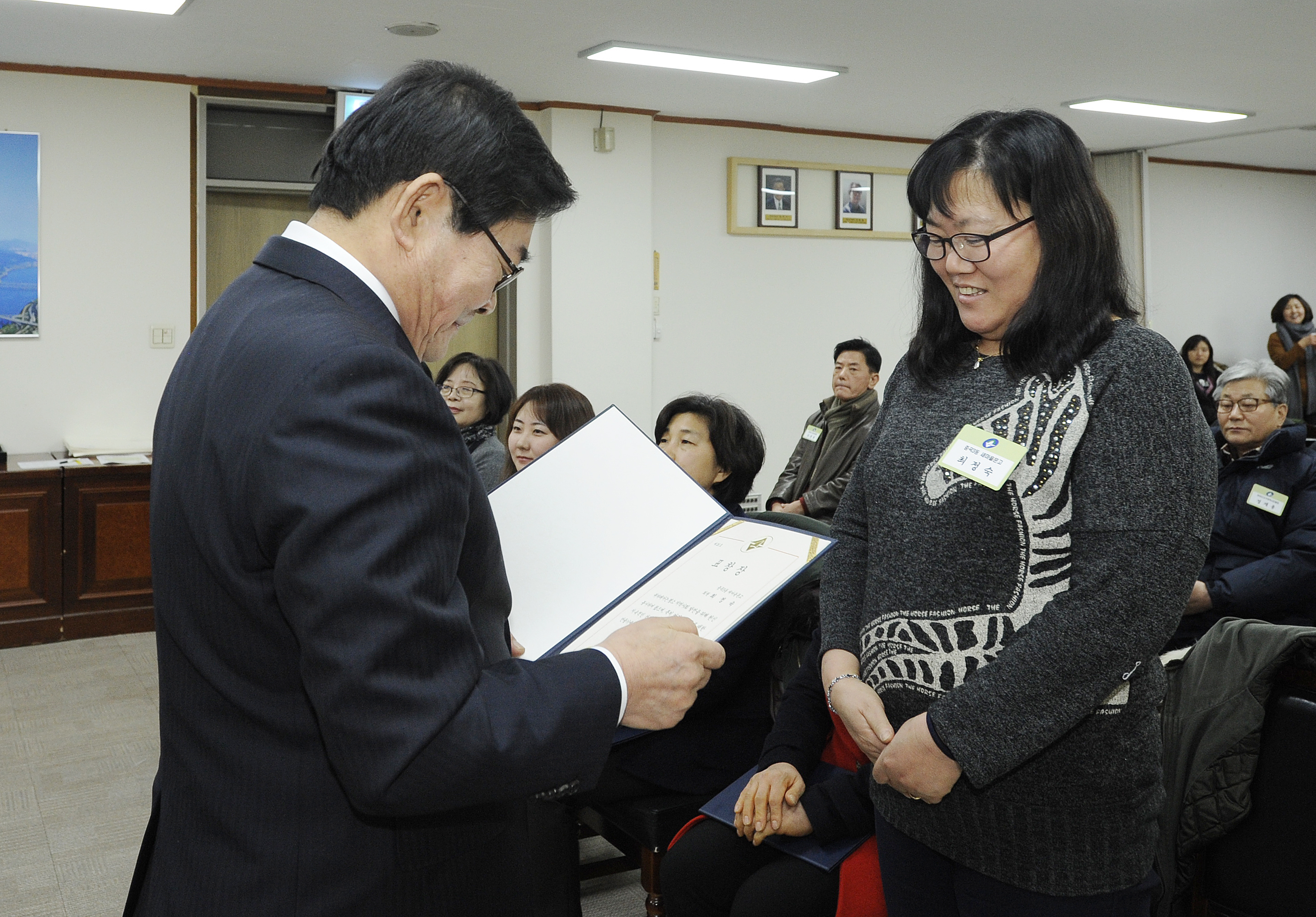 20160121-2016년 1월 정기구민표창수여 133232.JPG