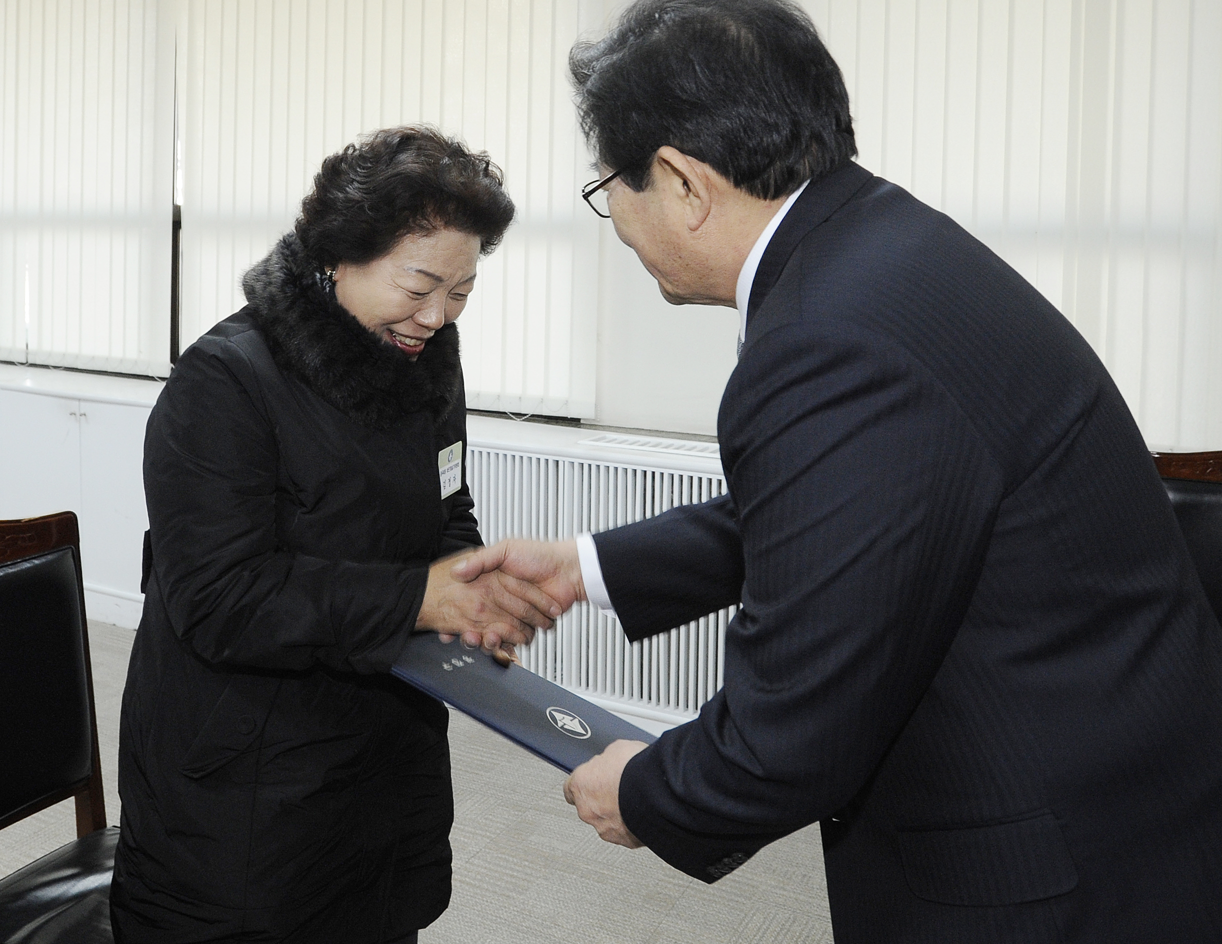 20160121-2016년 1월 정기구민표창수여 133237.JPG