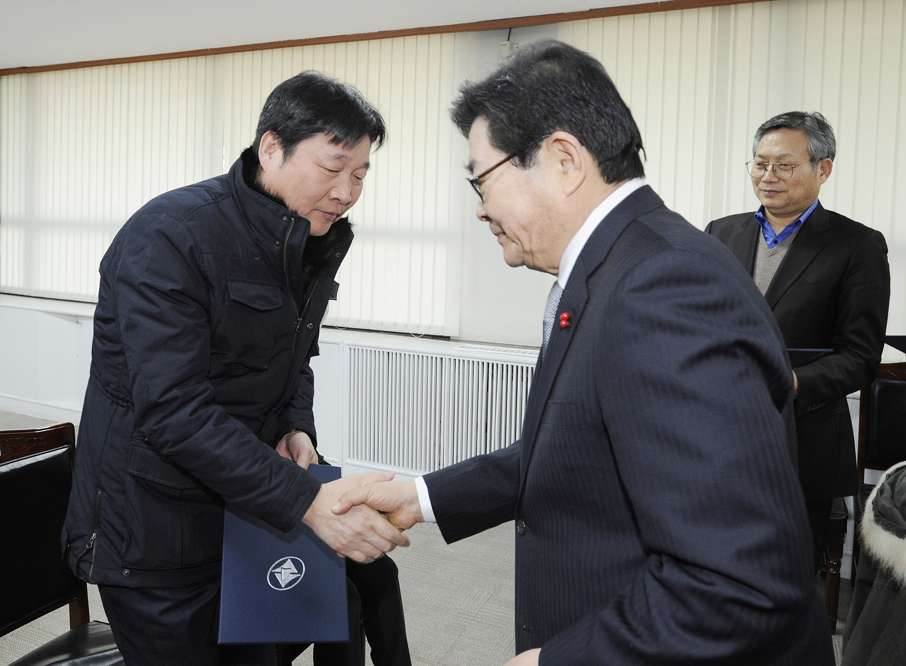 20160121-2016년 1월 정기구민표창수여 133239.JPG