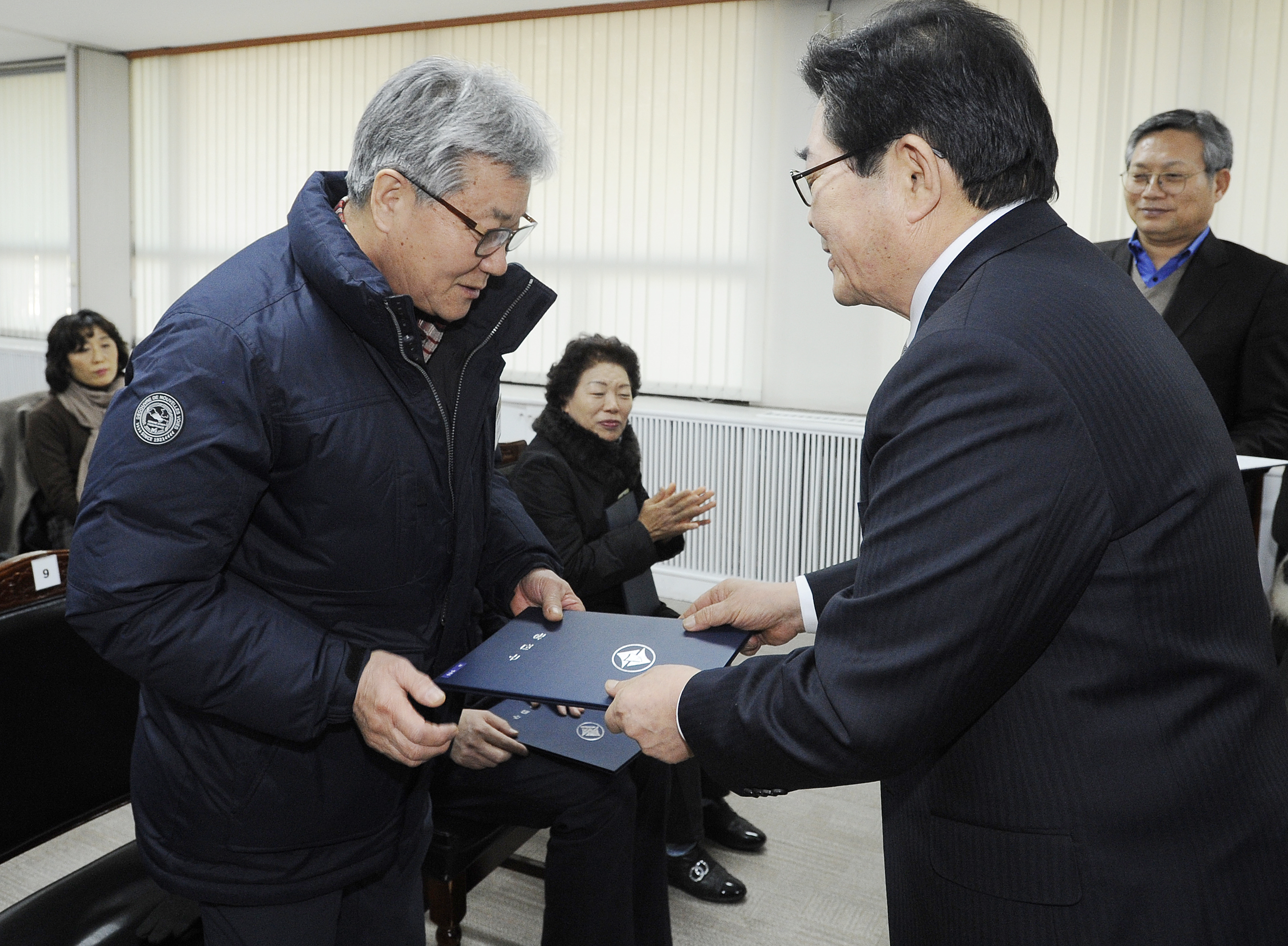 20160121-2016년 1월 정기구민표창수여 133241.JPG