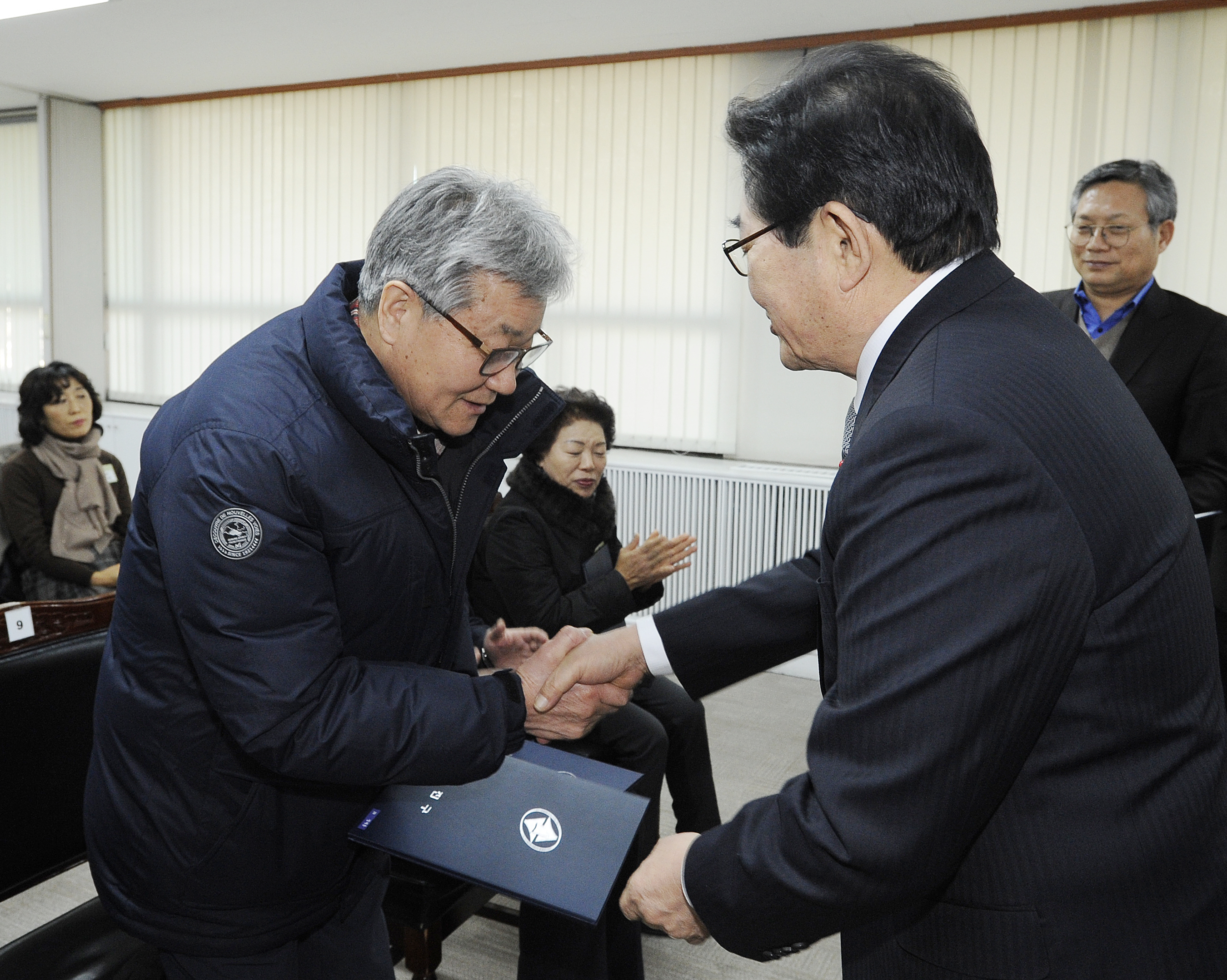 20160121-2016년 1월 정기구민표창수여 133242.JPG