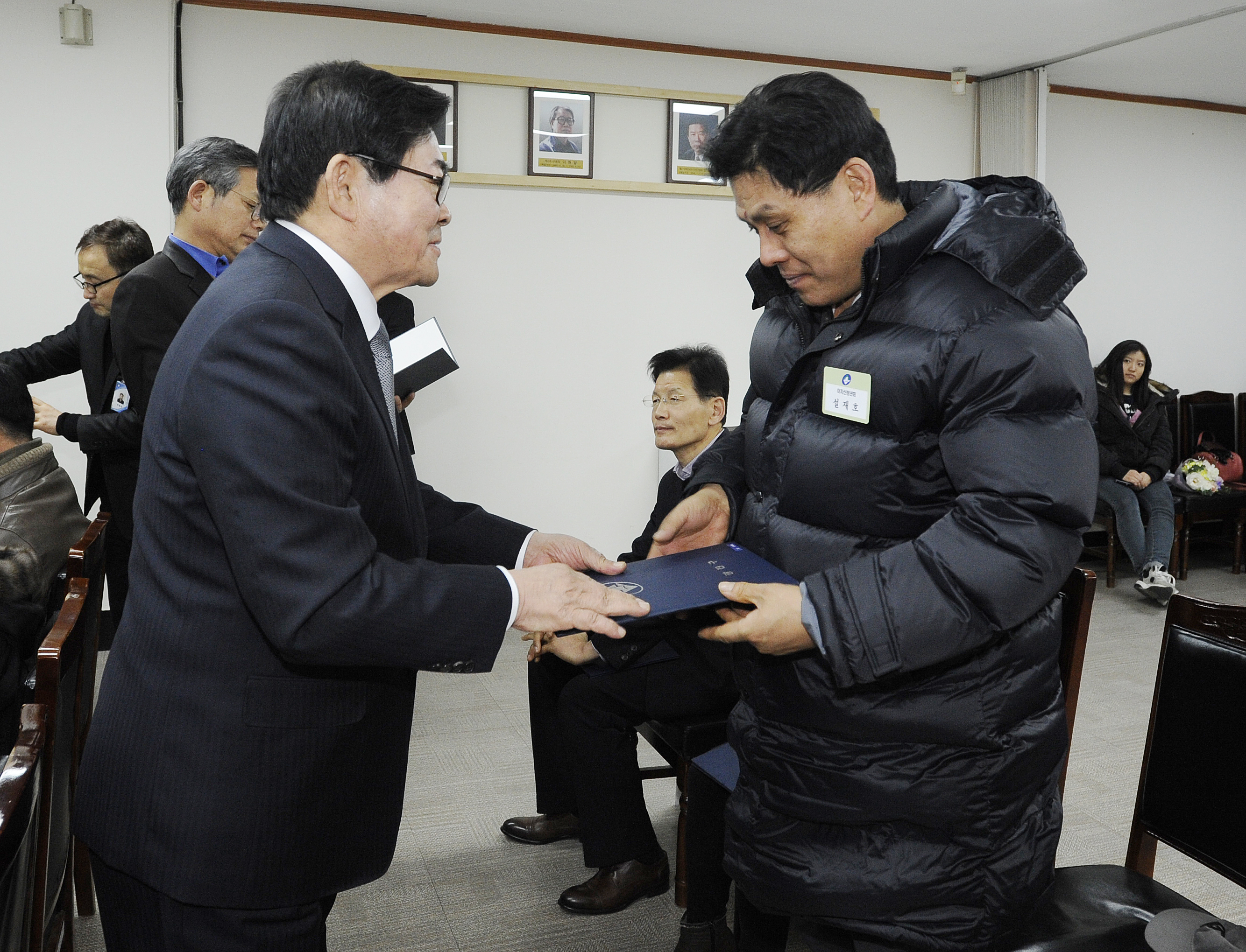 20160121-2016년 1월 정기구민표창수여 133252.JPG
