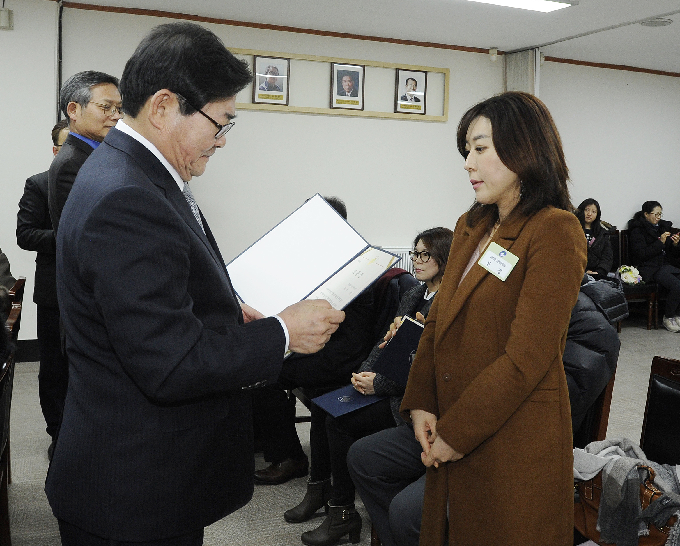 20160121-2016년 1월 정기구민표창수여 133254.JPG