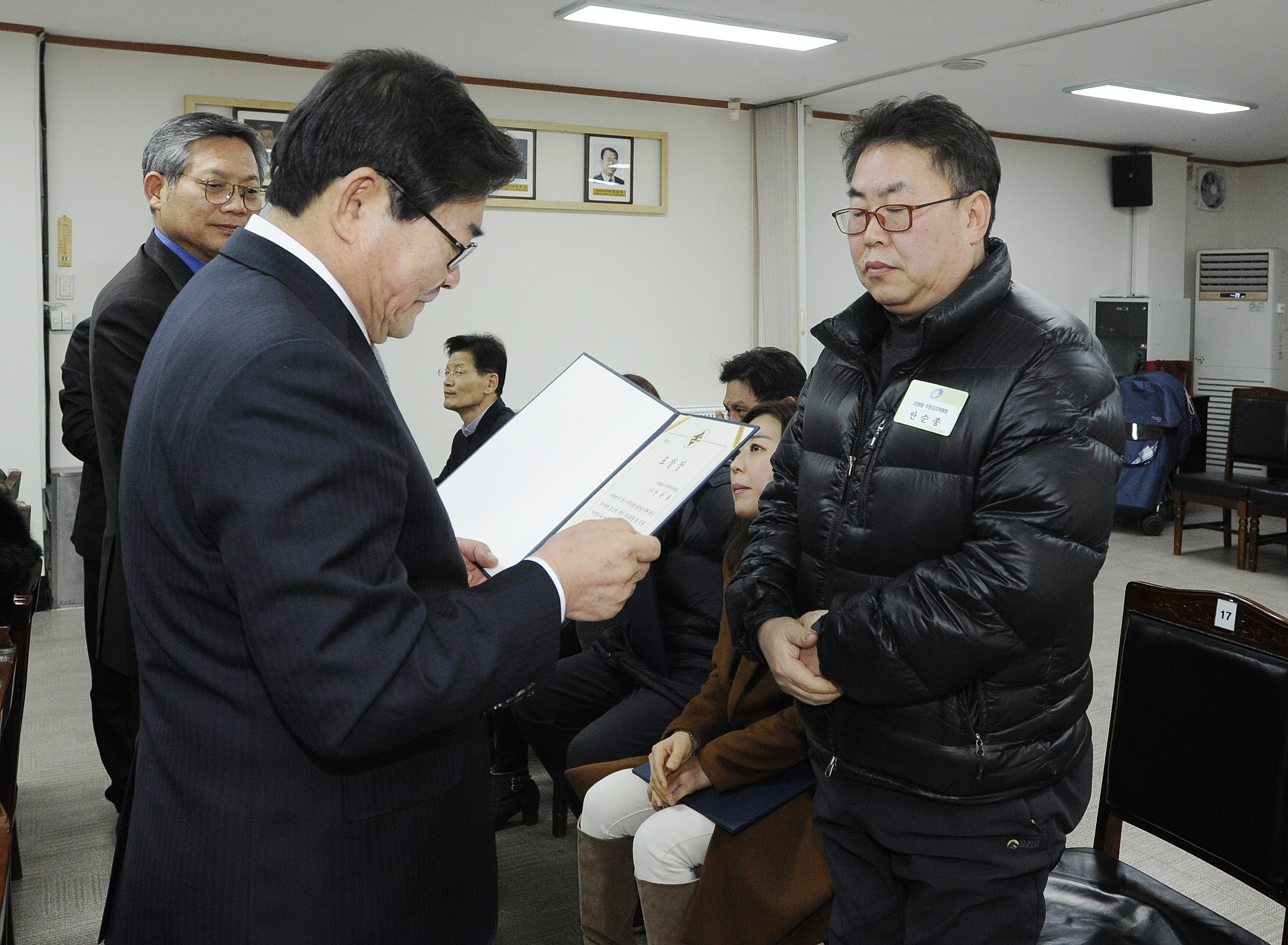 20160121-2016년 1월 정기구민표창수여 133257.JPG