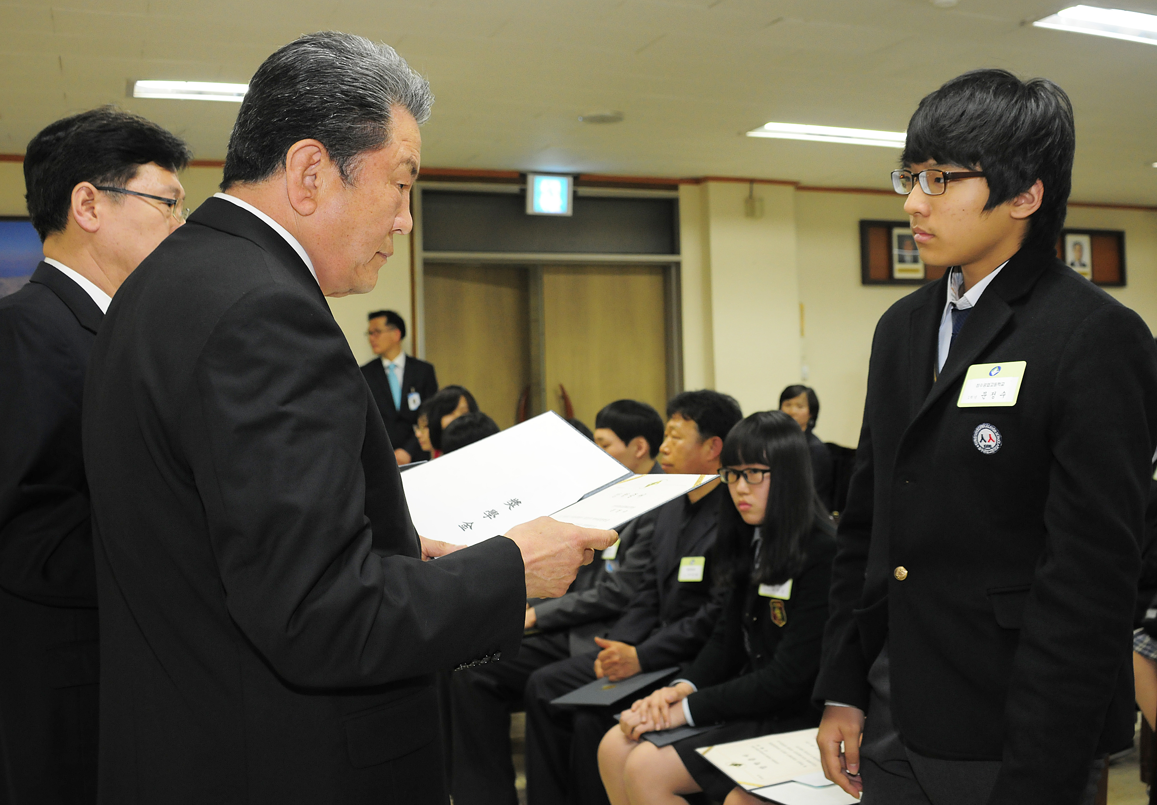 20120417-새마을 지도자 자녀장학생 장학금 수여 51806.JPG