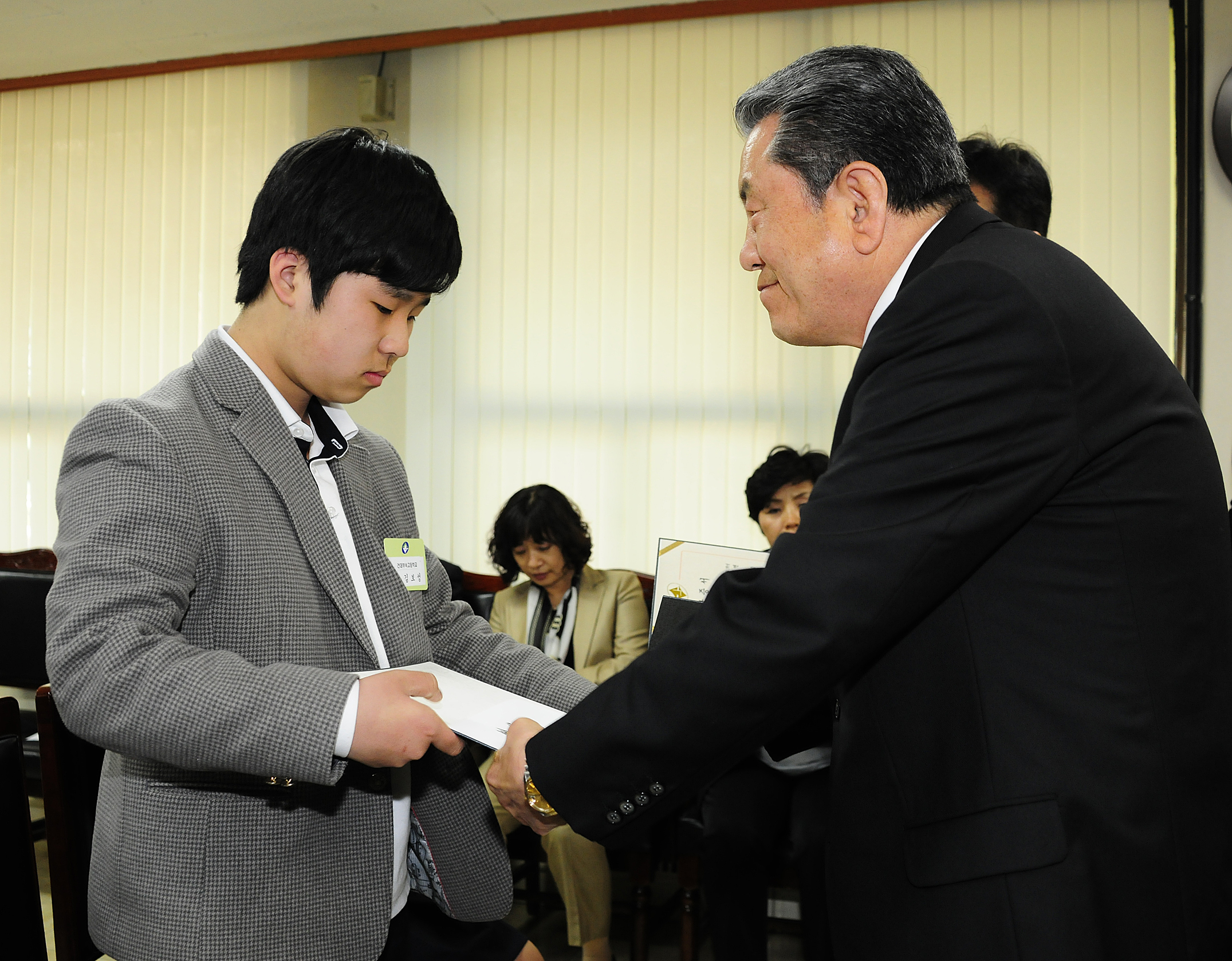 20120417-새마을 지도자 자녀장학생 장학금 수여 51814.JPG