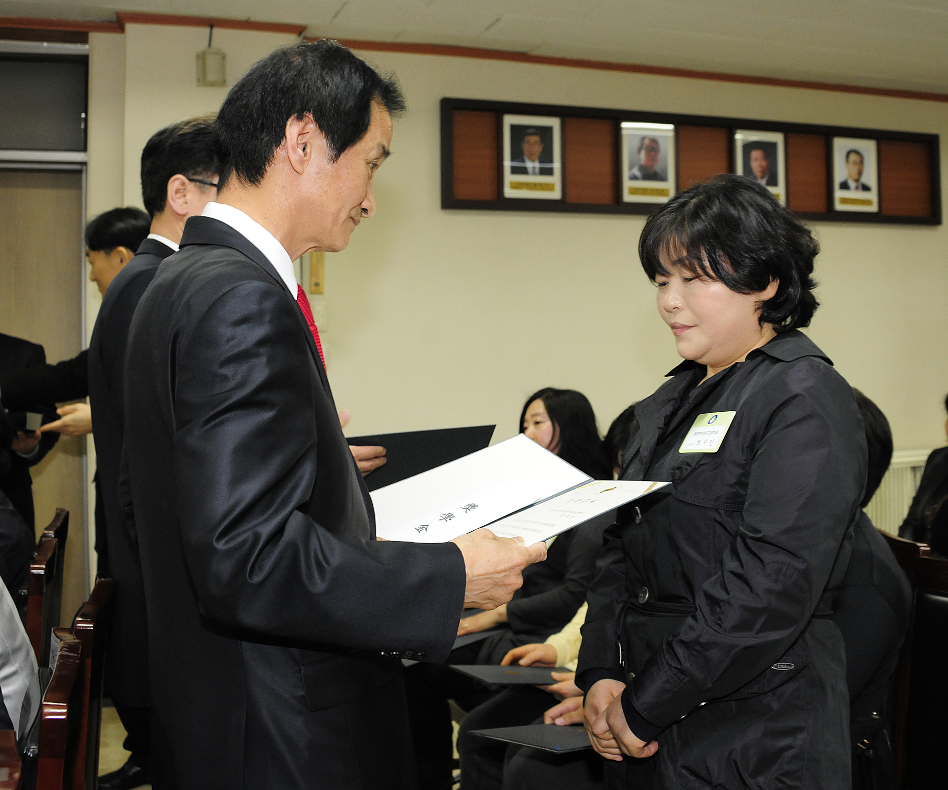 20120417-새마을 지도자 자녀장학생 장학금 수여 51836.JPG