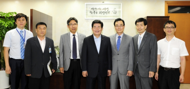 20120613-한국보건의료인국가시험원 개원 20주년 사랑의 쌀 전달식