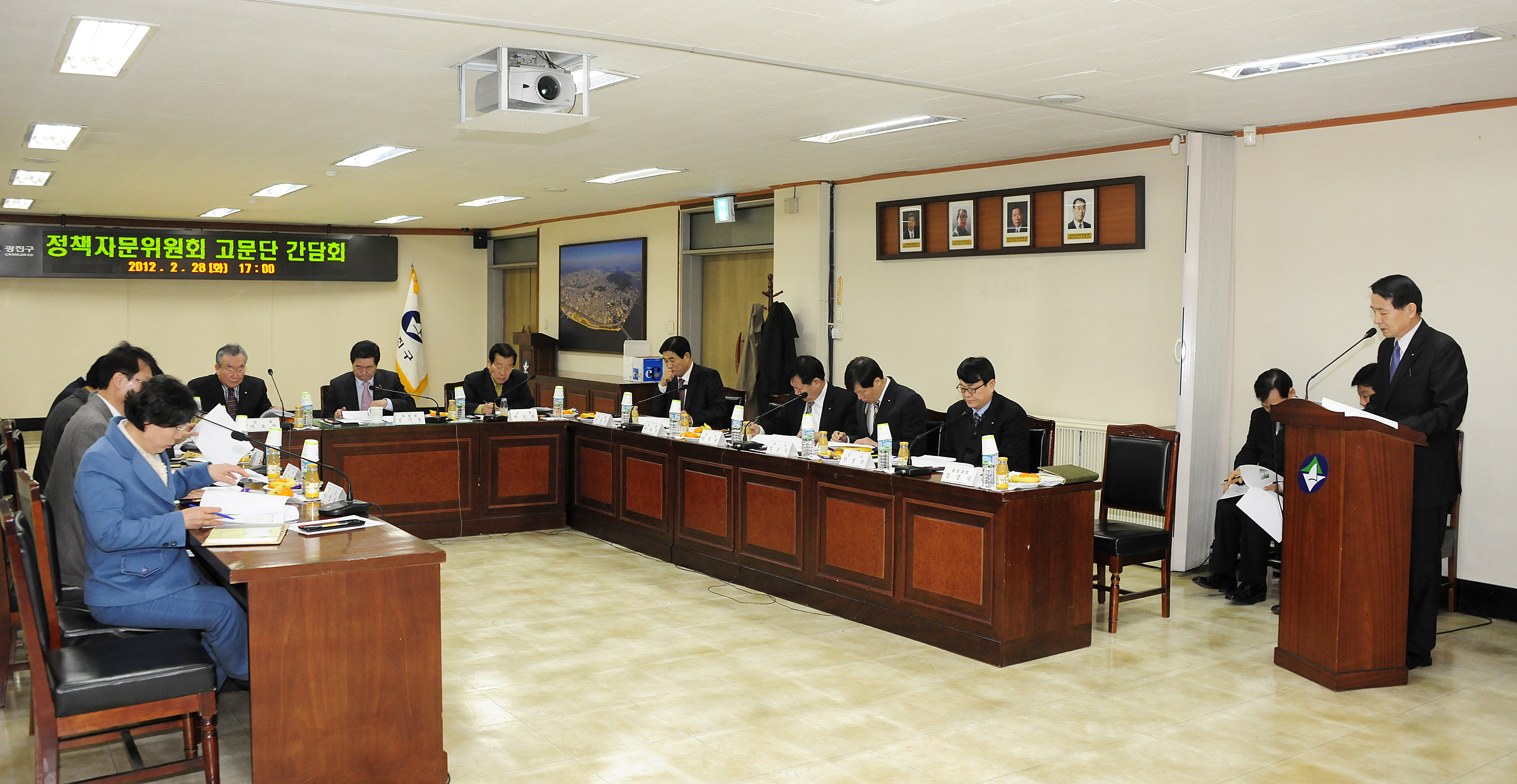 20120228-정책자문위원회 고문단 간담회 50388.JPG