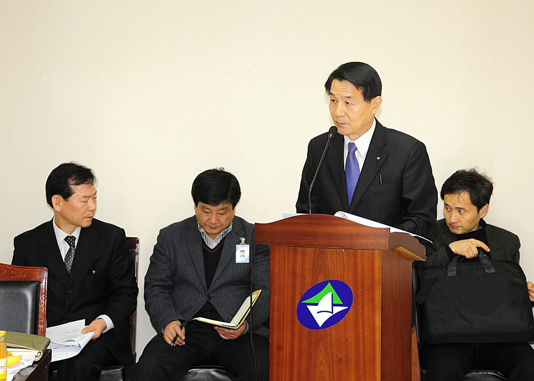 20120228-정책자문위원회 고문단 간담회 50390.JPG