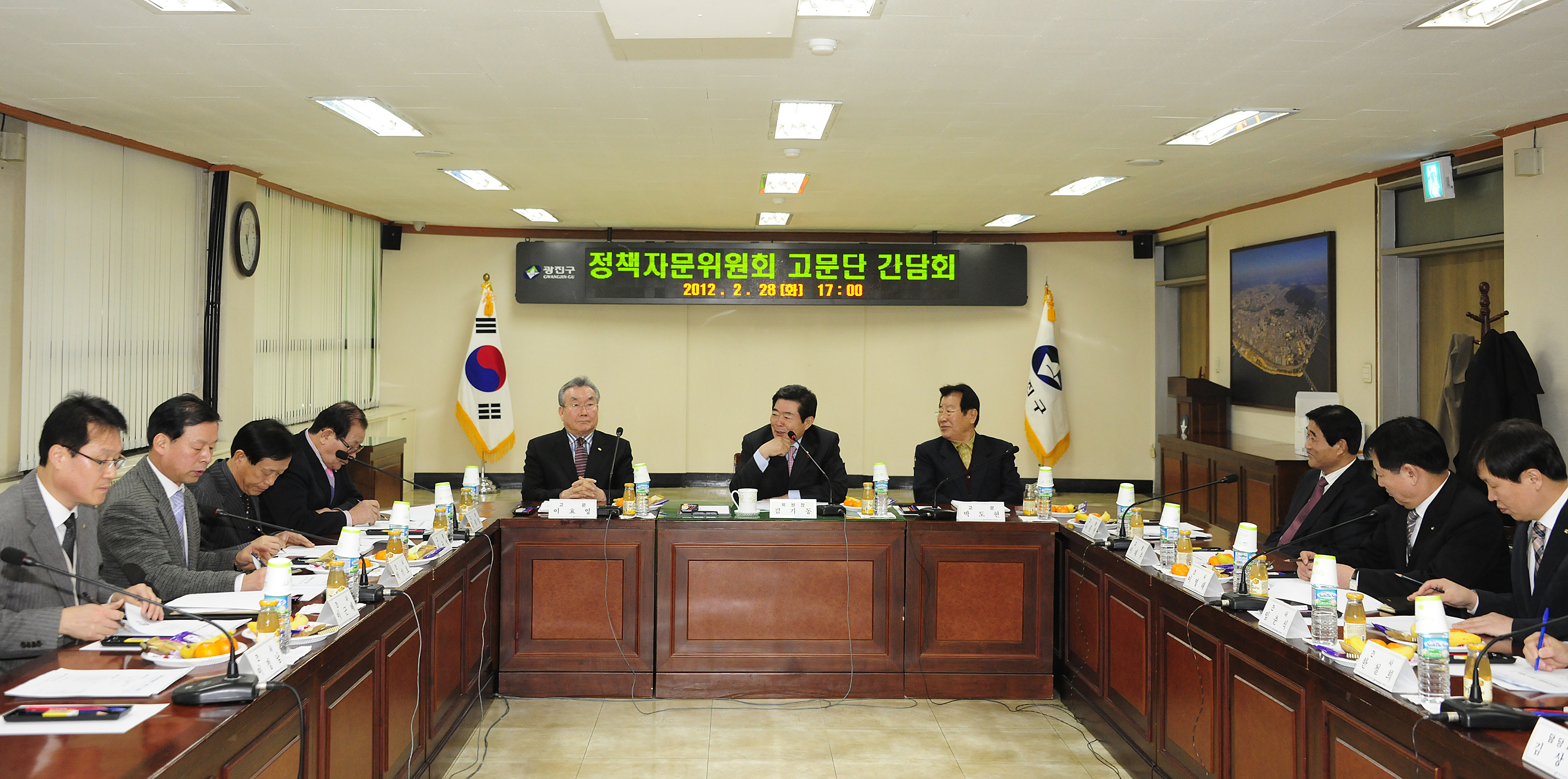 20120228-정책자문위원회 고문단 간담회 50375.JPG