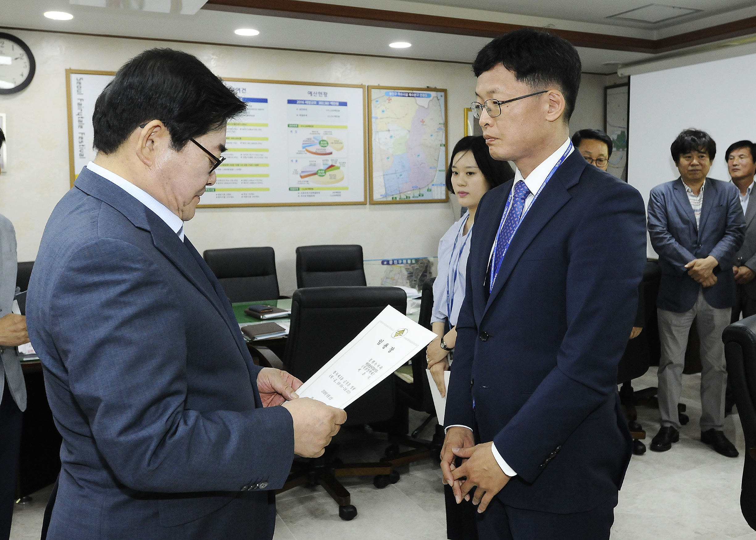 20160530-발령장 수여 138668.JPG