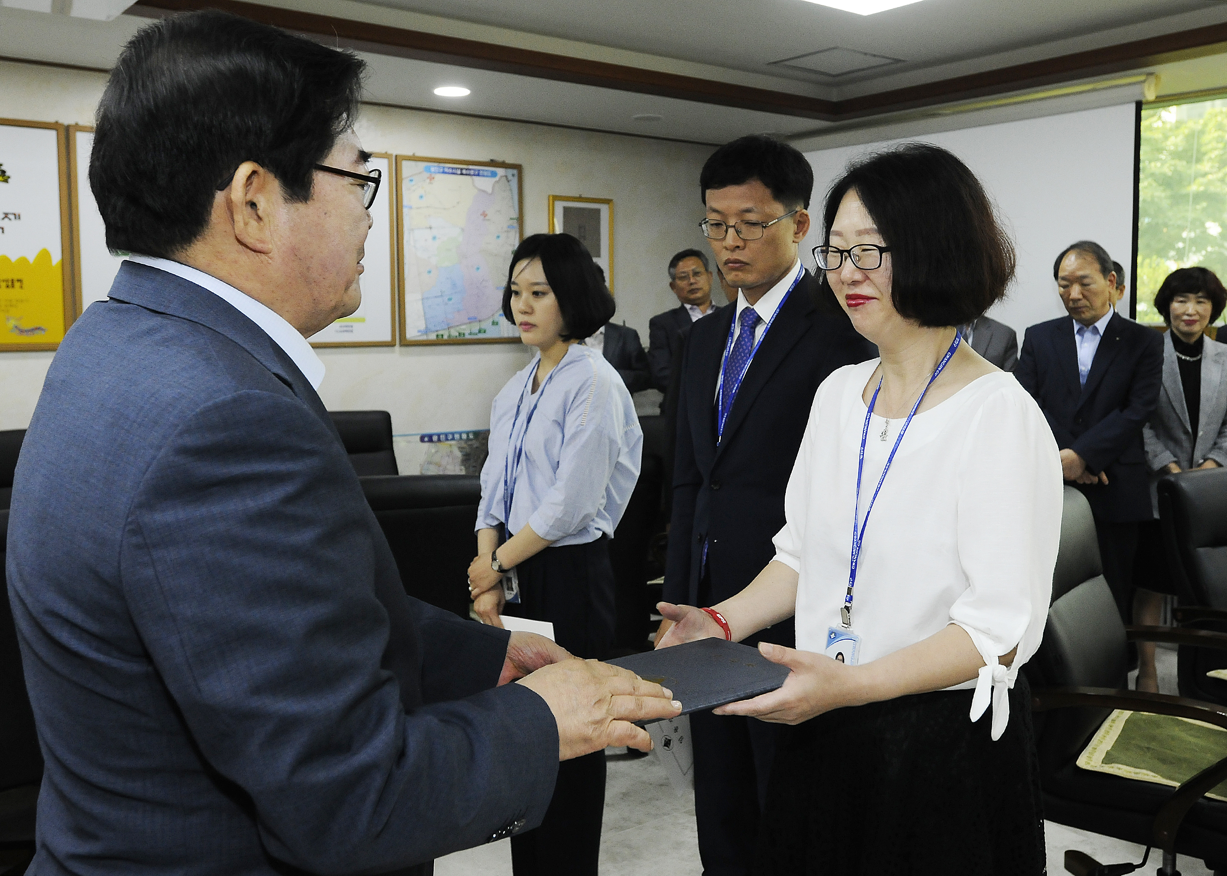 20160530-발령장 수여 138671.JPG