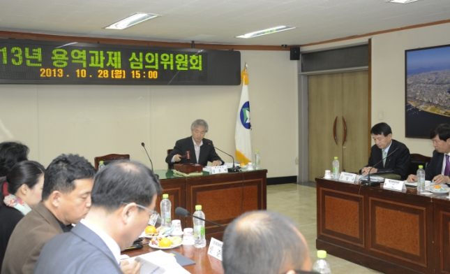 20131028-용역과제심의회 개최 및 신규위원 위촉식 89523.JPG