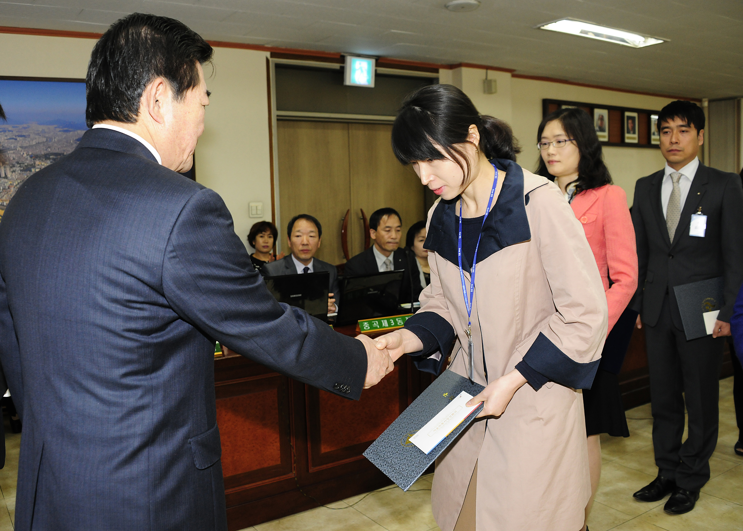 20120419-구 동 확대간부회의 우수직원 표창 52108.JPG