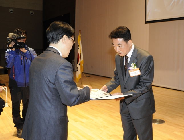 20141029-전국도서관대회 대통령상 수상 108019.JPG