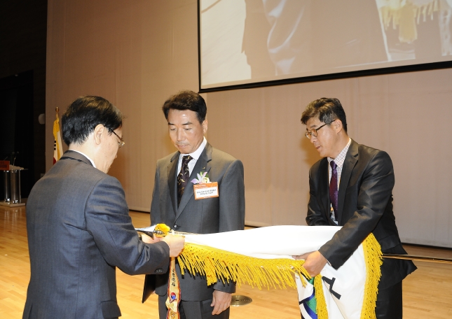 20141029-전국도서관대회 대통령상 수상 108021.JPG