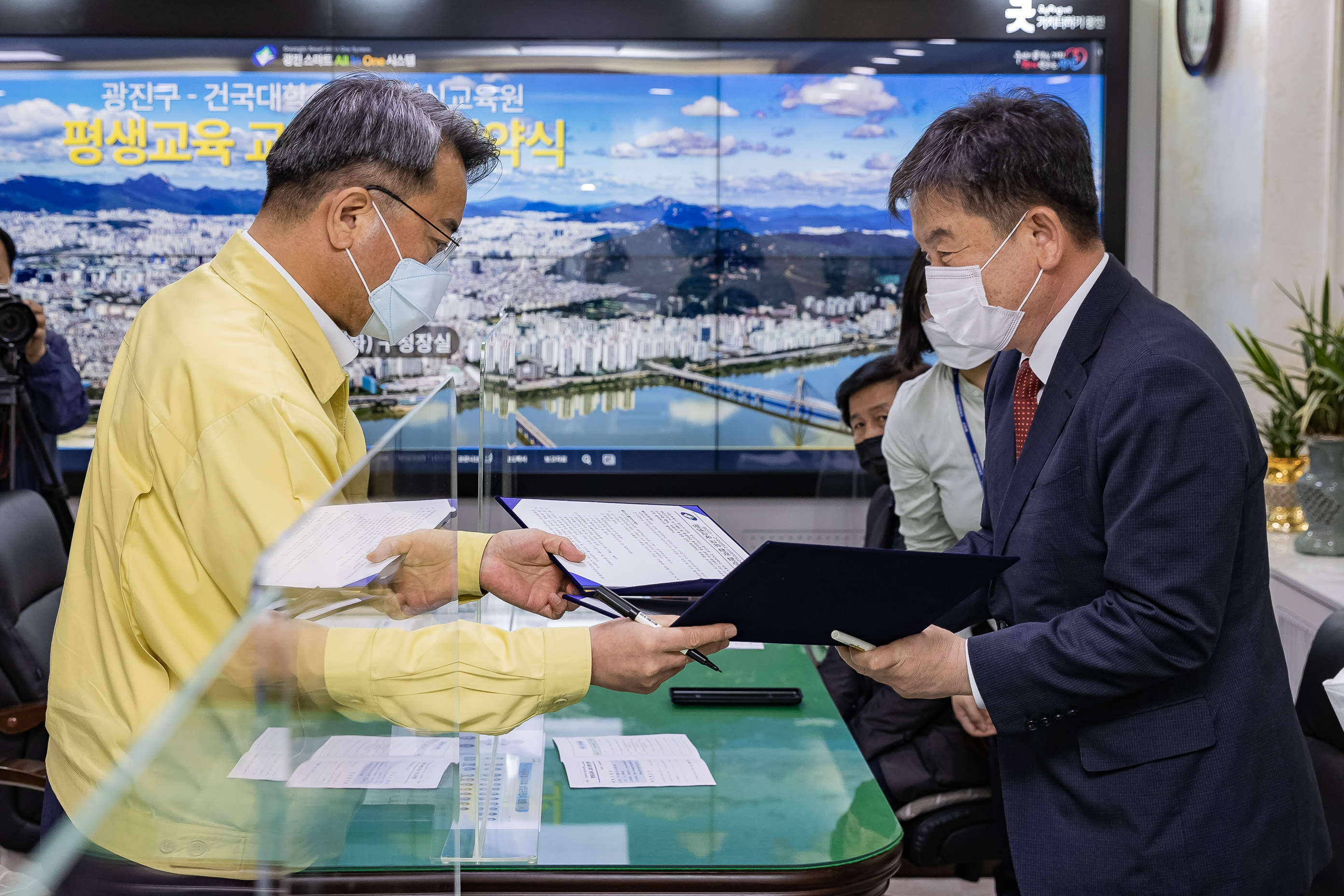 20201013-광진구 건국대-평생교육 교류협력 협약식 20-10-13-136757_s_175544.jpg