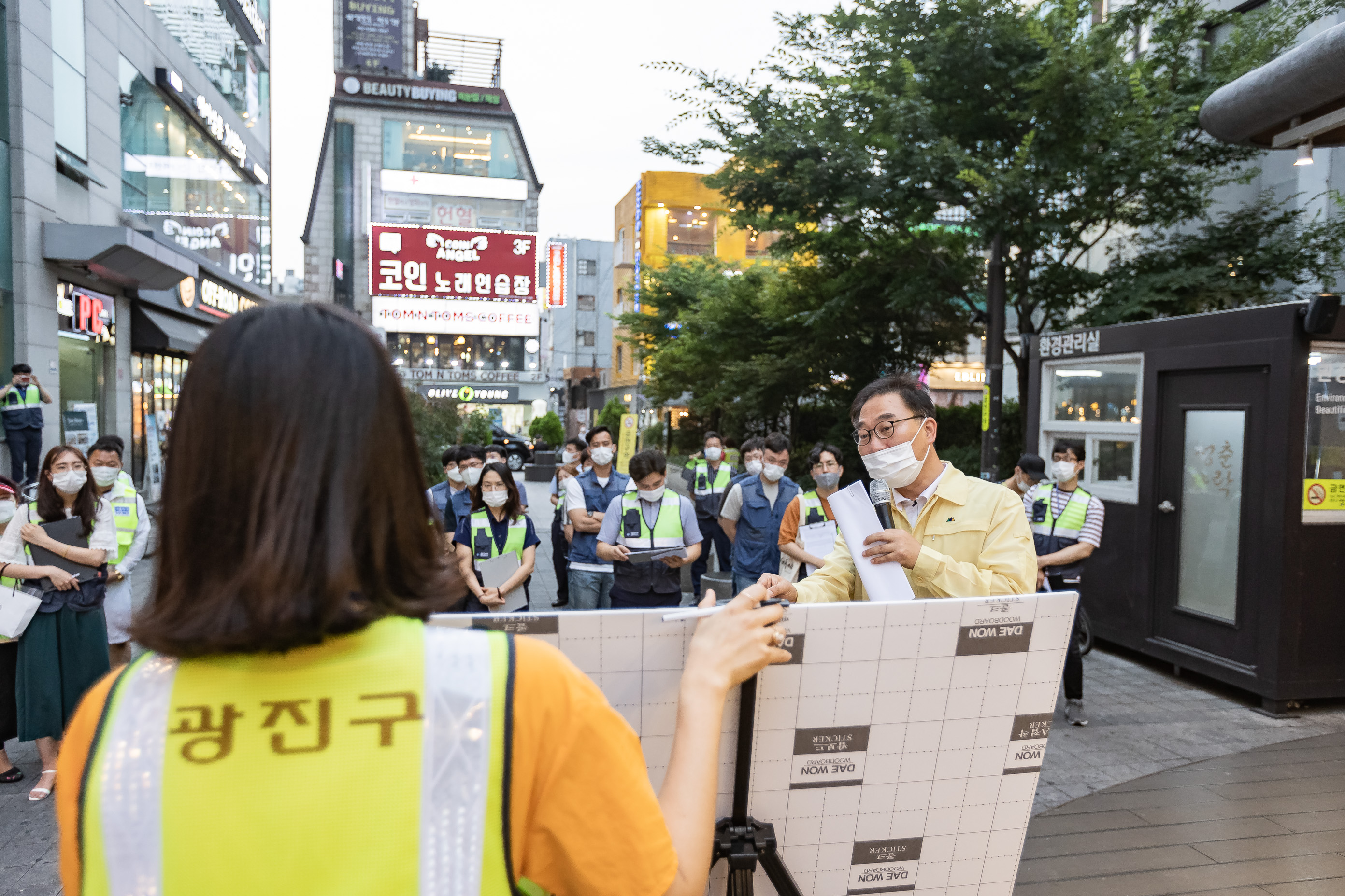 20200721-코로나19 예방수칙-건대 맛의거리 민·관 합동점검 20-07-21-082936_s_091609.jpg