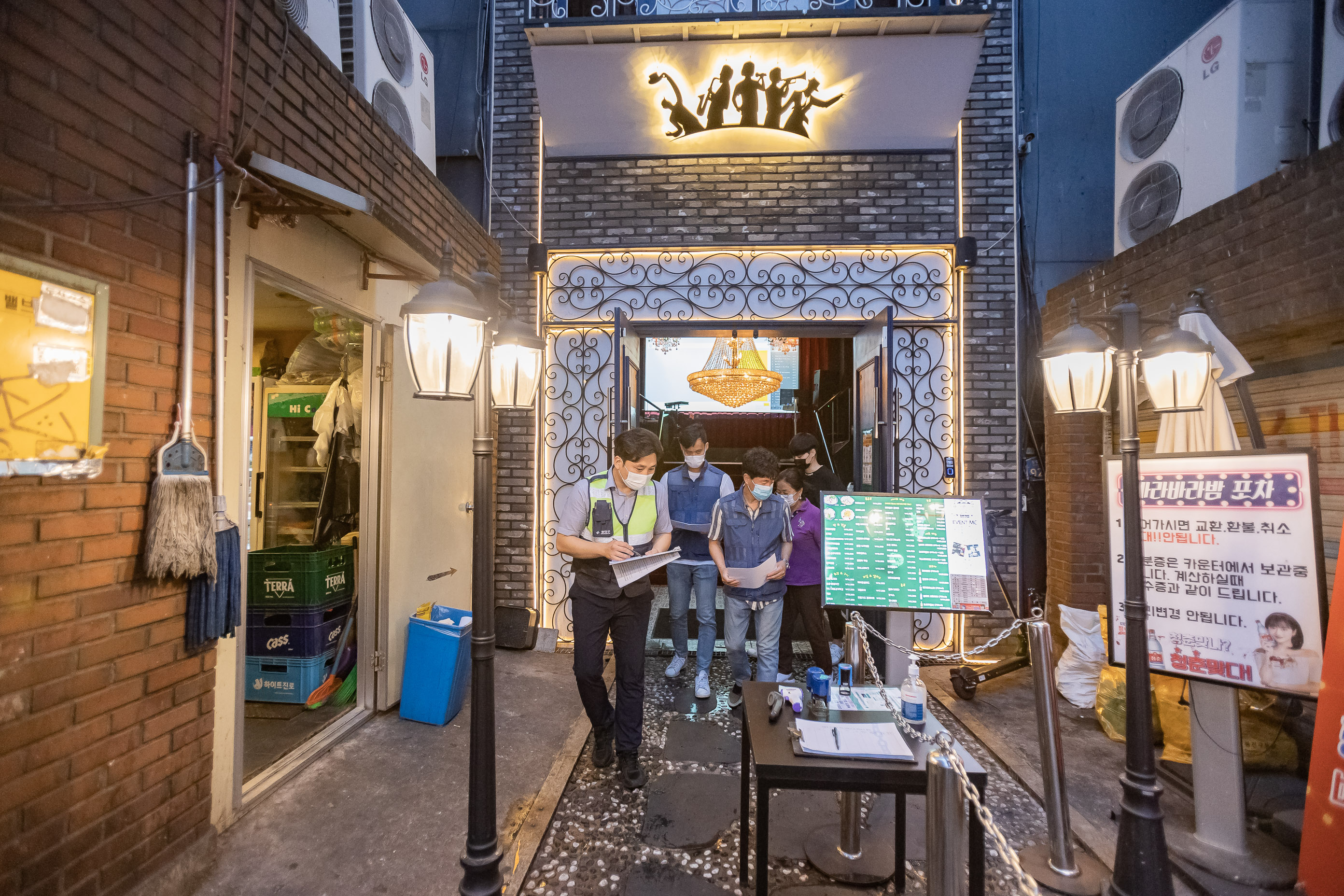 20200721-코로나19 예방수칙-건대 맛의거리 민·관 합동점검 20-07-21-083126_s_091613.jpg