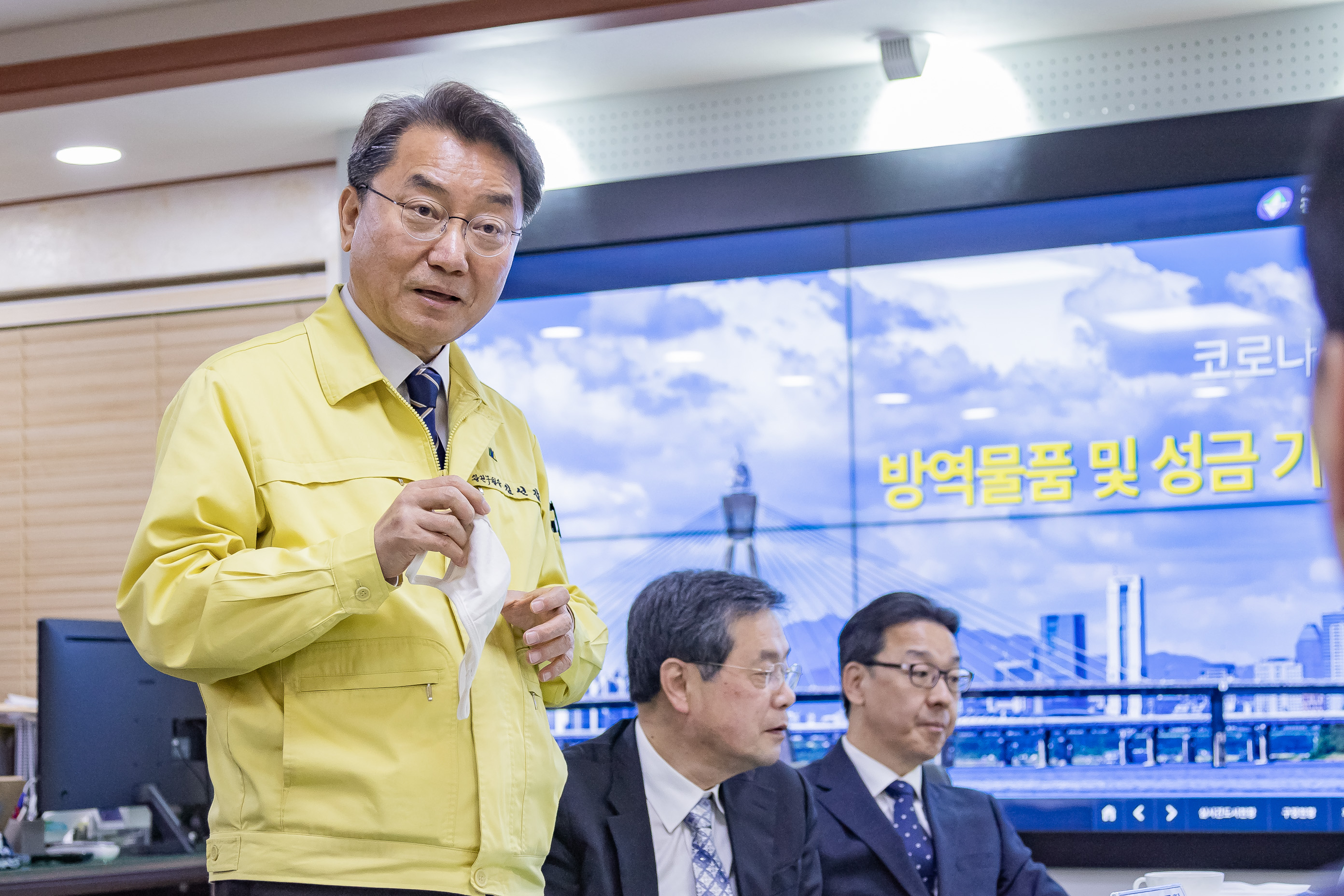 20200421-코로나19 극복을 위한 방역물품 및 성금 기부 10개 교회 목사님과 간담회 04212020-000887_s_191414.jpg