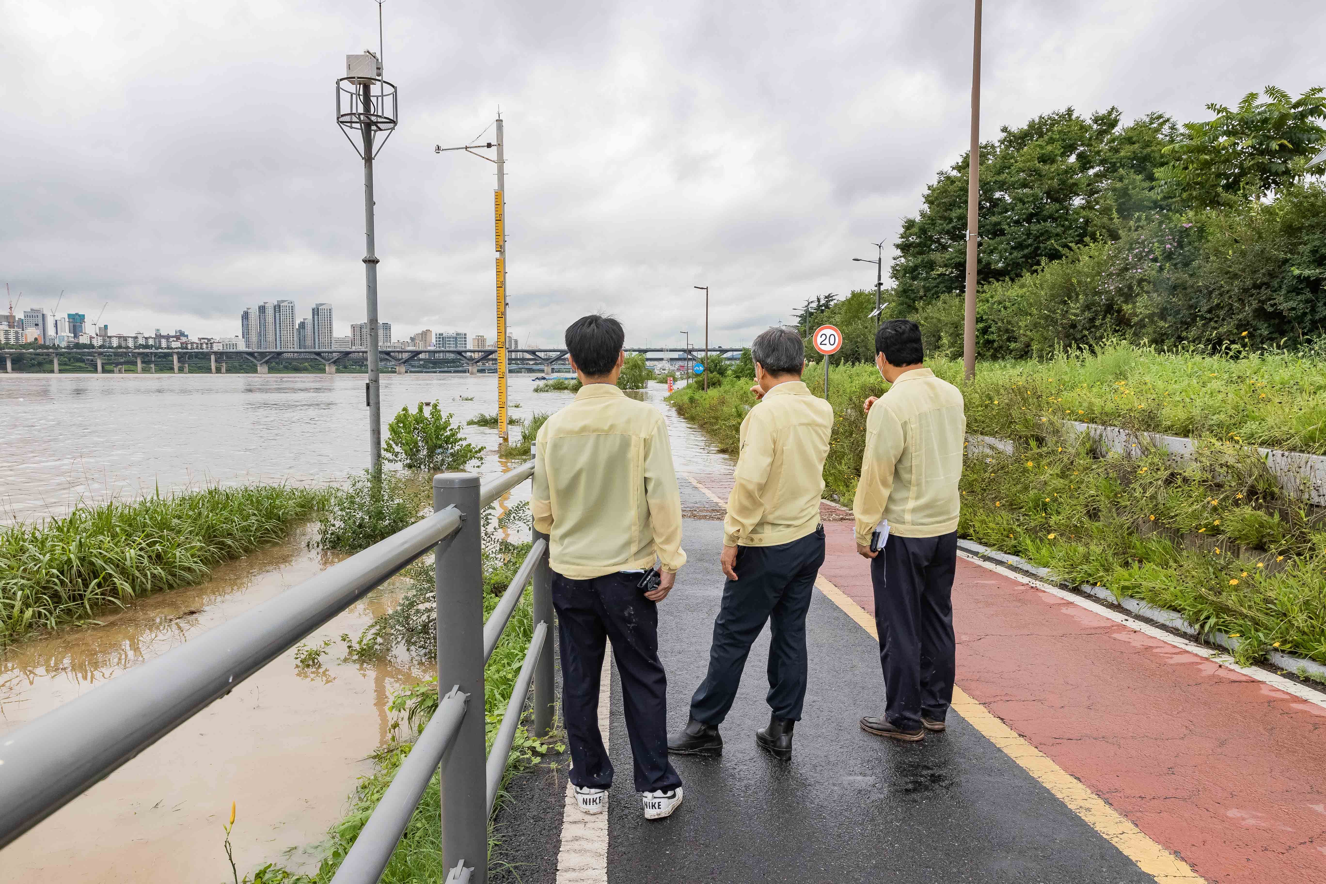 20200803-수해 취약지구 현장방문 20-08-03-090101_s_212447.jpg