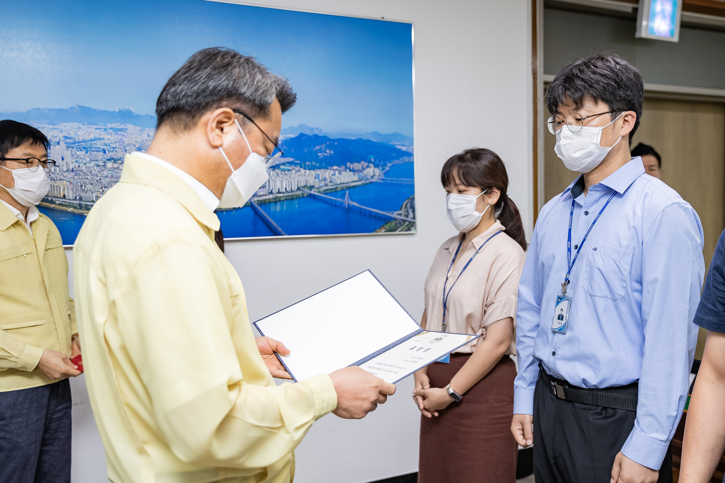20200716-7월 우수공무원 표창 수여 20-07-16-078707_s_165119.jpg