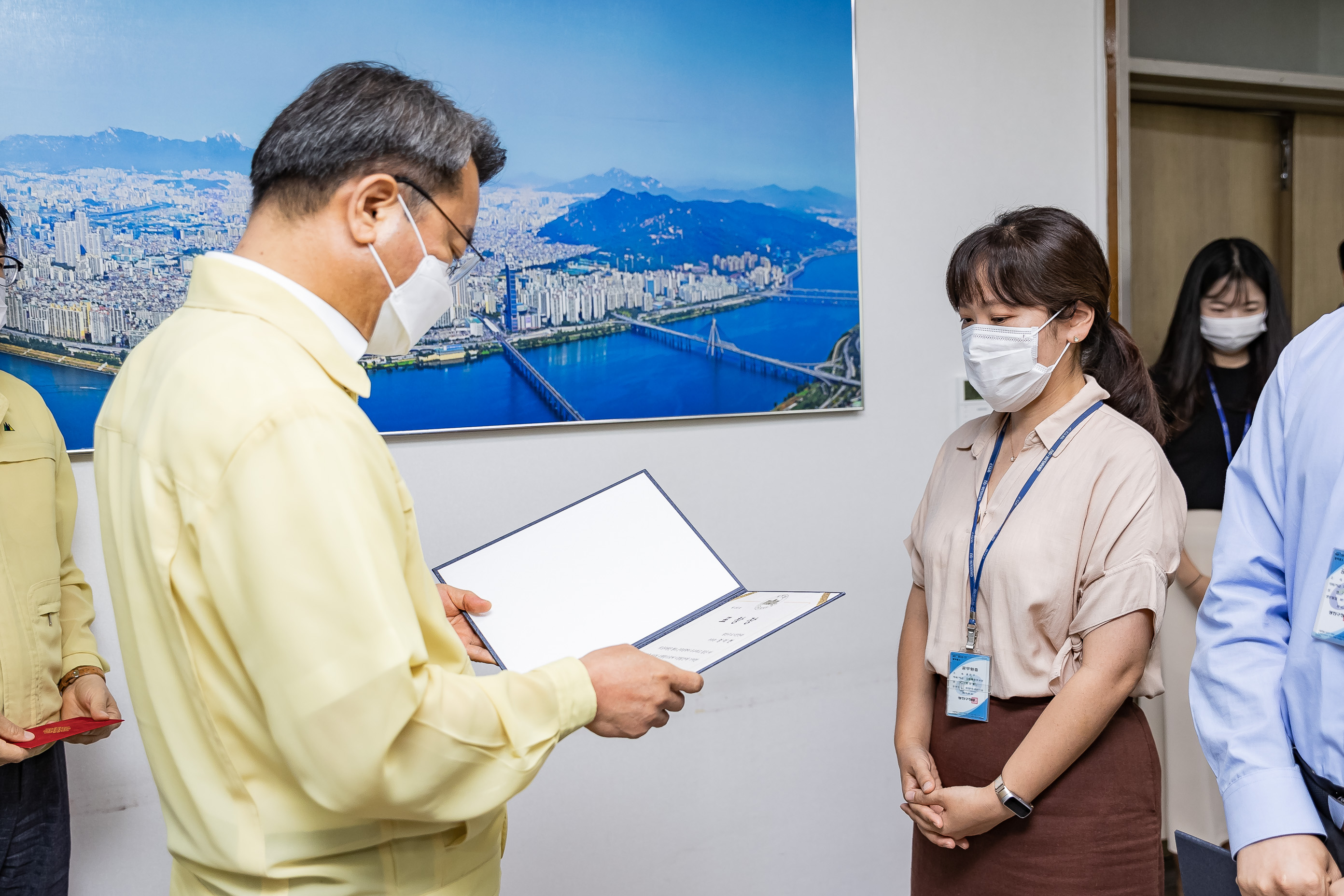 20200716-7월 우수공무원 표창 수여 20-07-16-078717_s_165119.jpg