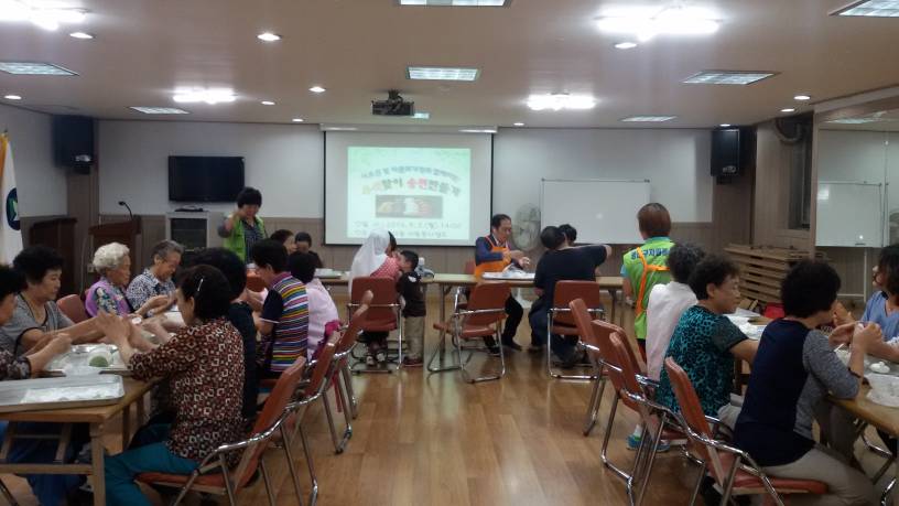 추석맞이 어르신,다문화가정 송편빚기