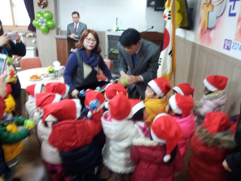 사랑 나눔 『일일찻집』 개최(2)  - 사랑의 저금통 모금함 